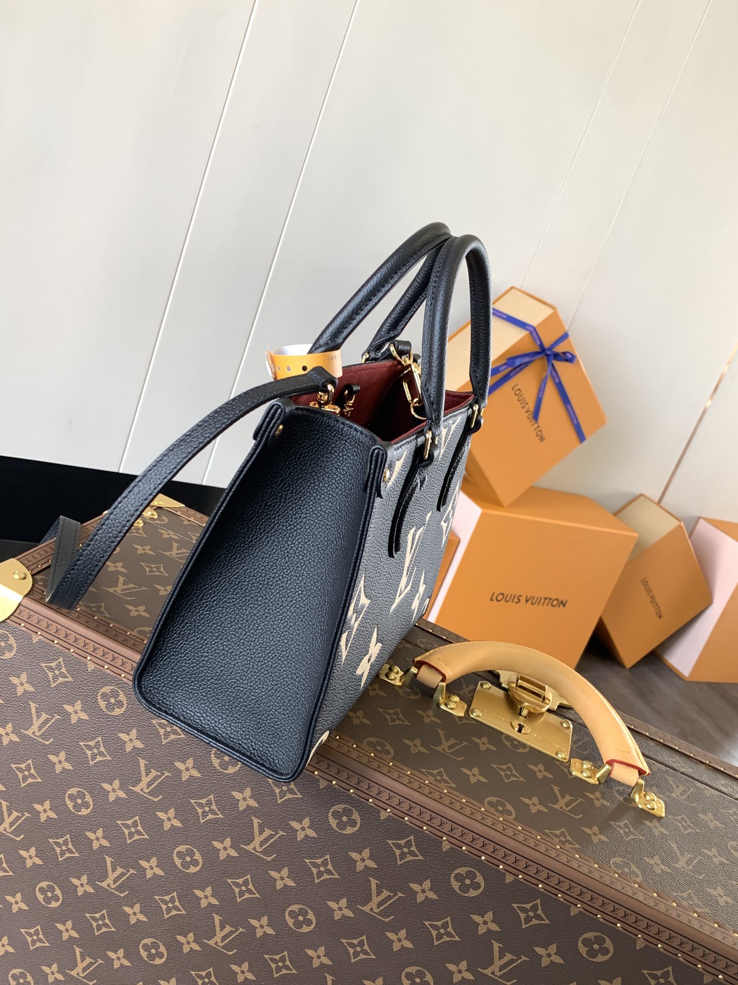 M45659  LV OnTheGo PM Bag Tote In Black  Bicolor Monogram Empreinte Leather