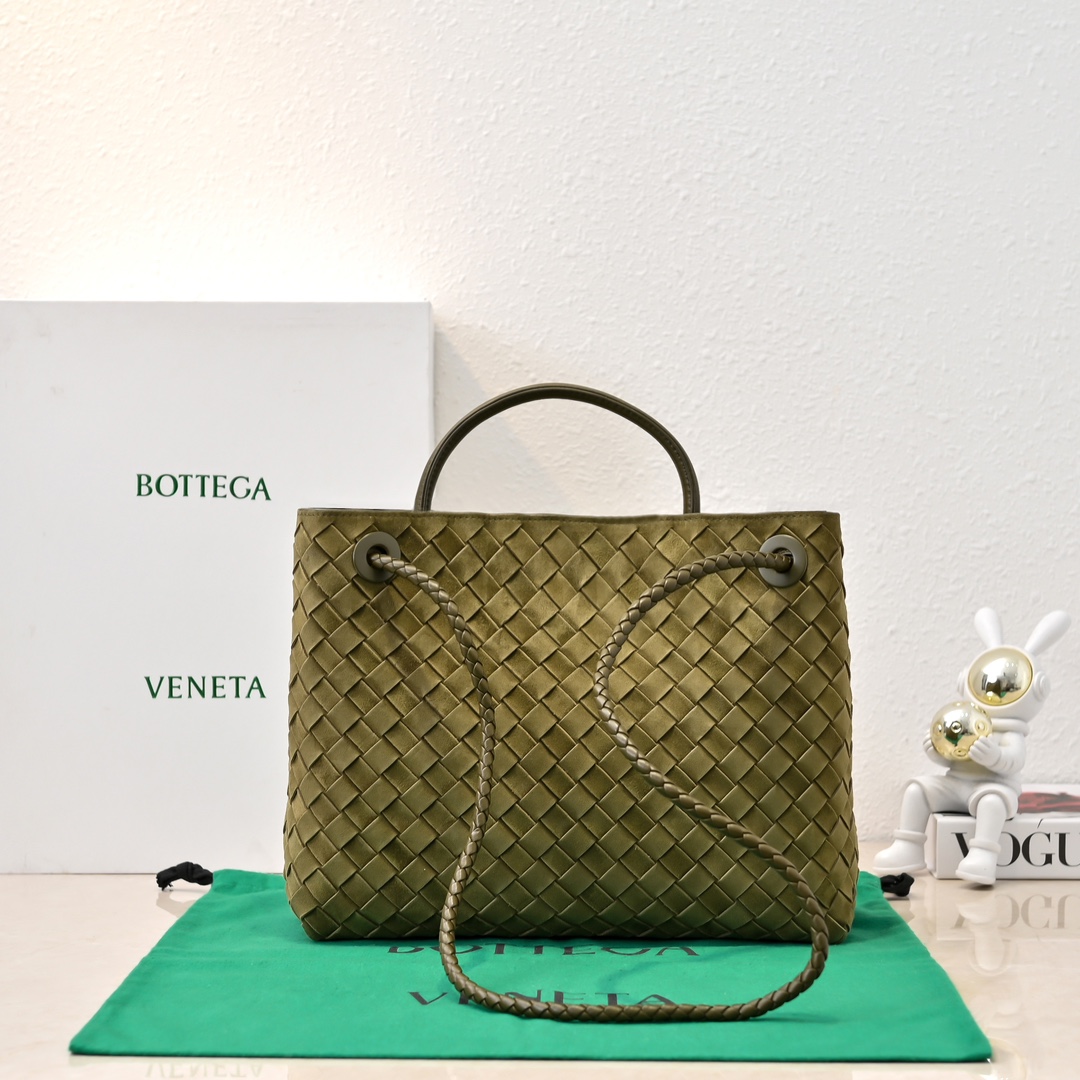 Bottega Veneta Andiamo Fashionable Old Money Style Handbag