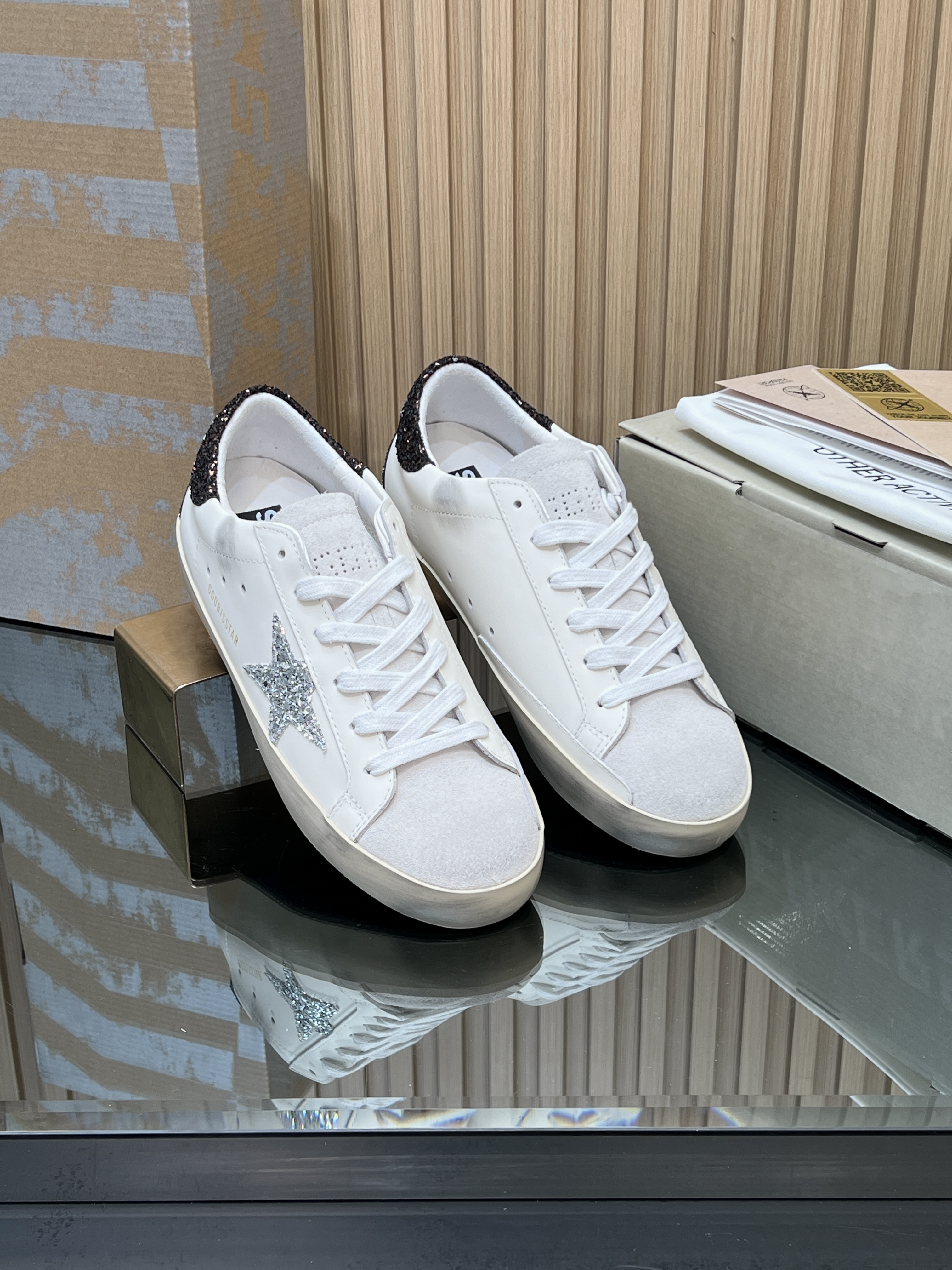 Golden Goose Unisex Super-Star Sneakers