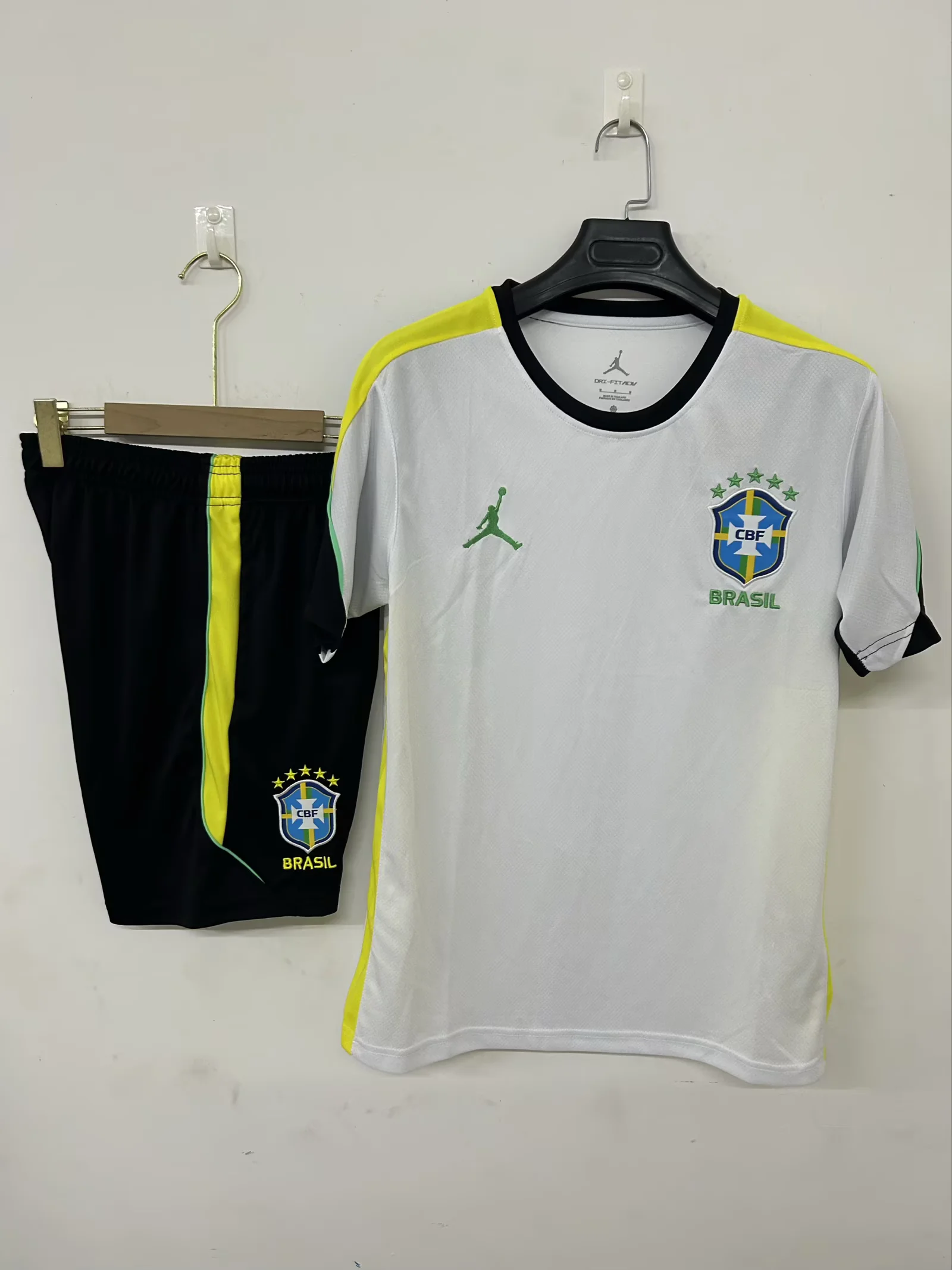 2026-27  Brazil Training Levver White Fans Football Shirt 1:1 Thai Quality