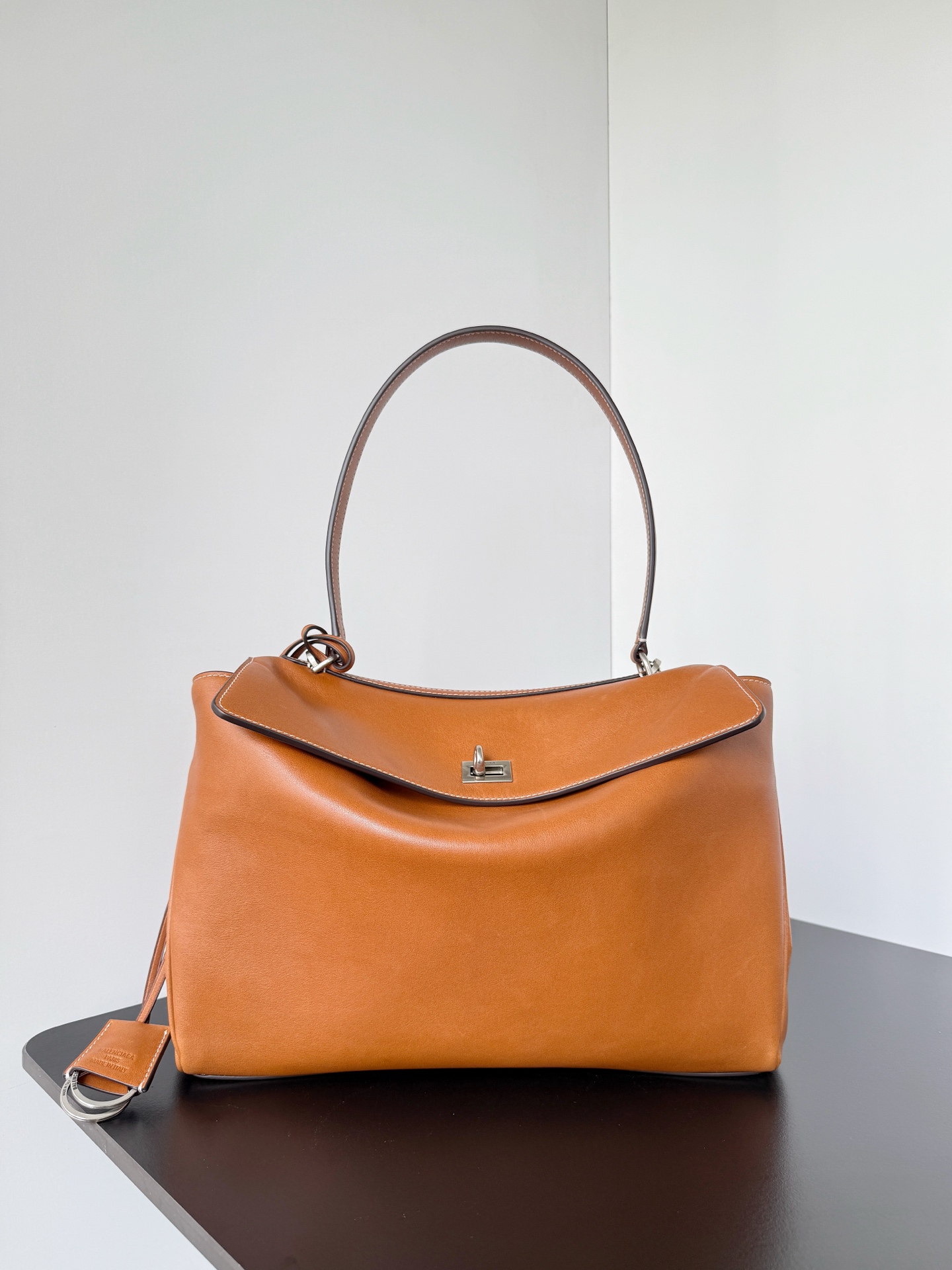 𝐁alenciaga Women's Rodeo Handbag Medium Bag in Tan Cowboy