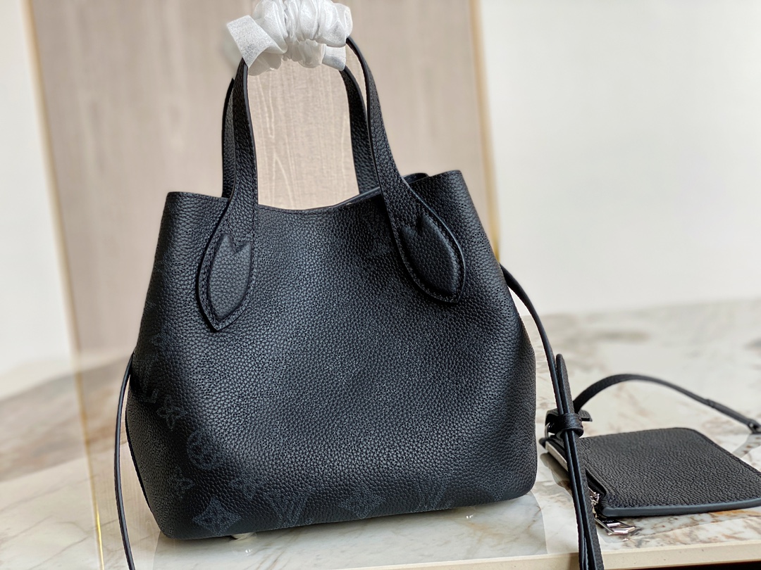 Louis Vuitton LV Blossom PM M21848