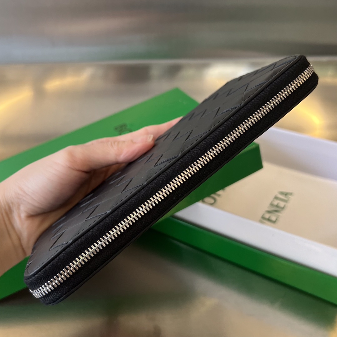 Bottega Veneta Large Zippy Around Wallet Wallet in Black Intreccio Leather