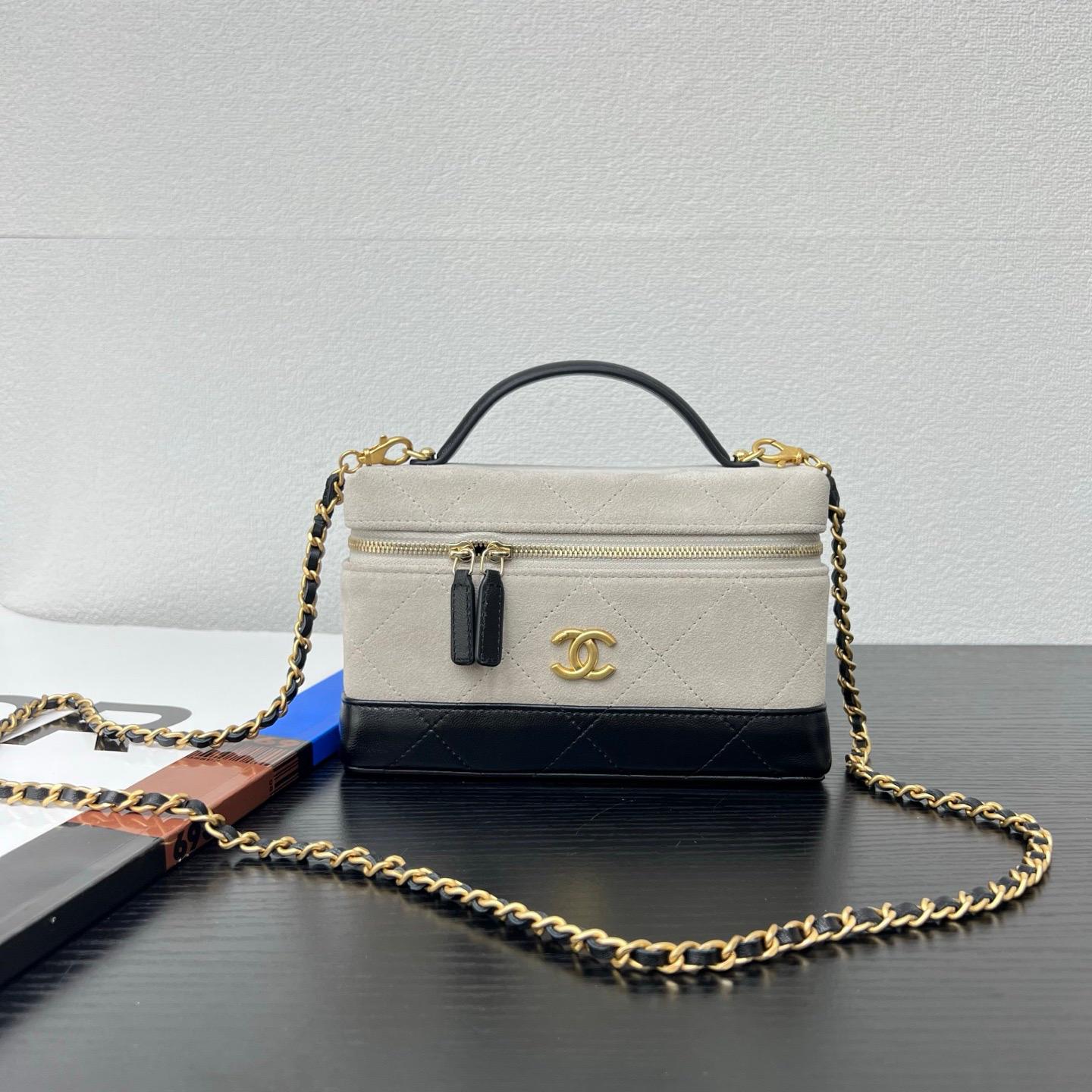 CHANEL Vanity chain cosmetic case bag