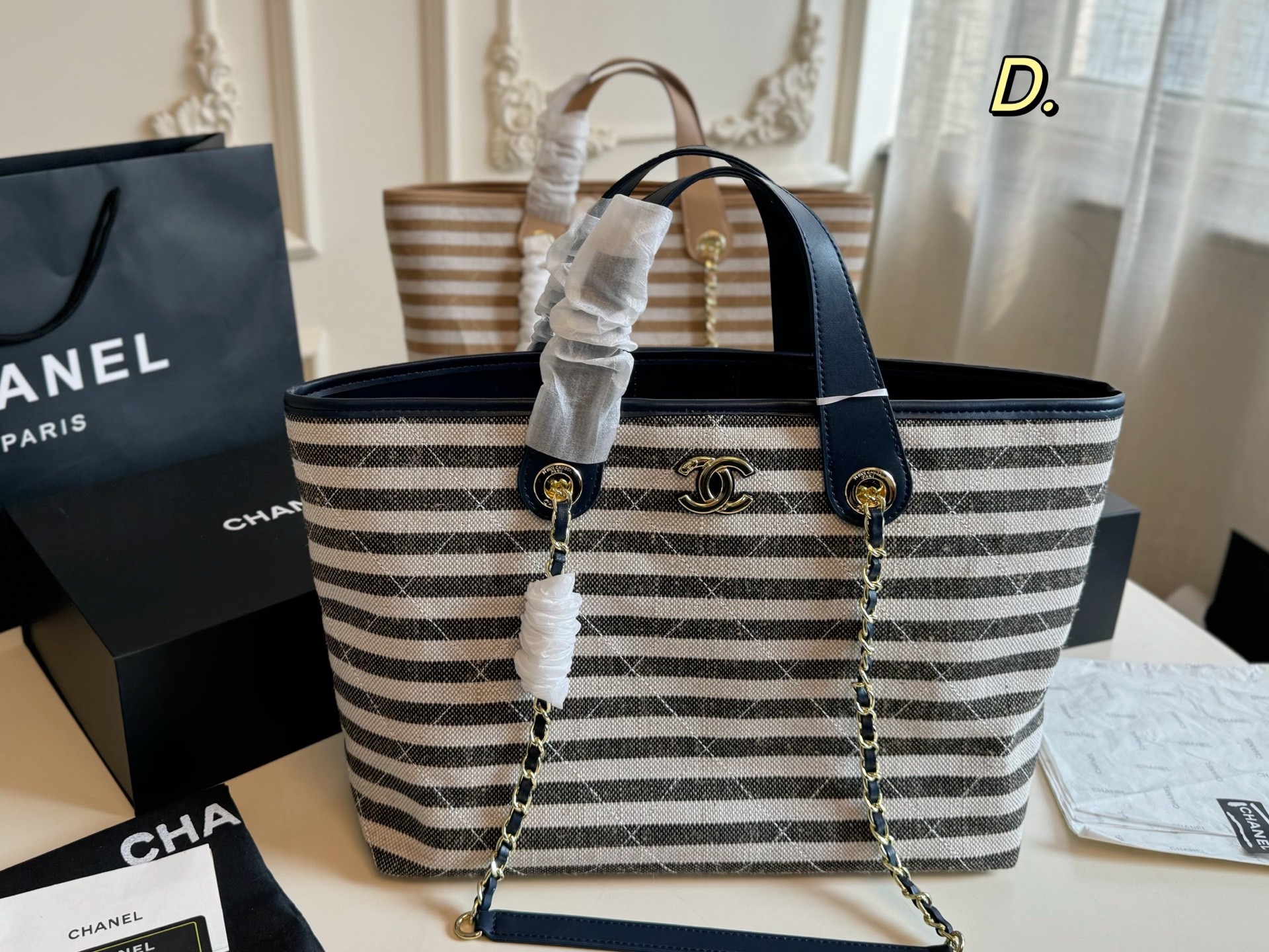 CHANEL 26C Woven Beach Tote Bag – Striped Knit & Leather Patchwork Large Capacity Lightweight Fashion Shoulder Bag (35×26cm)