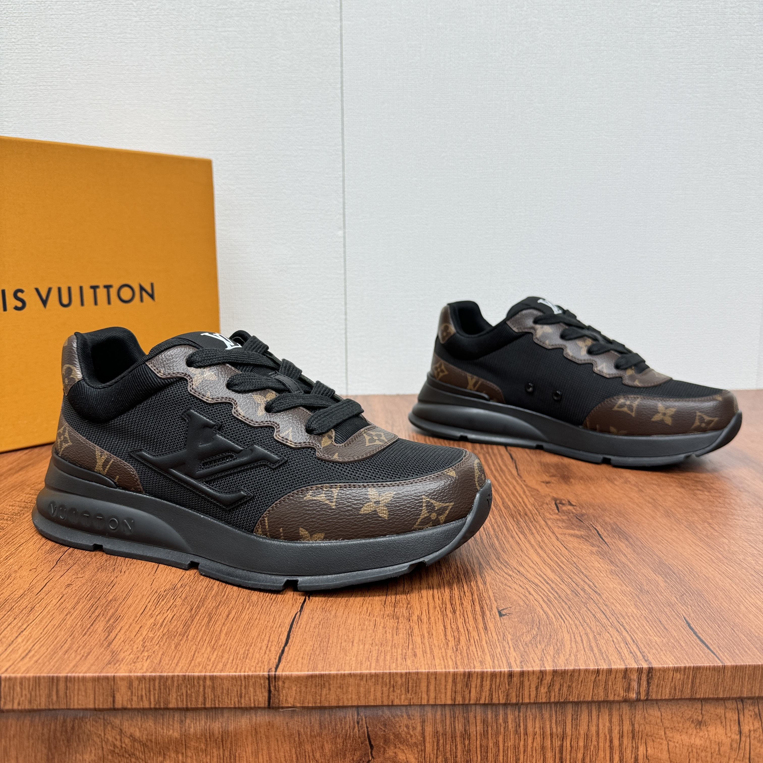 Louis Vuitton Men's LV Classic Sneaker