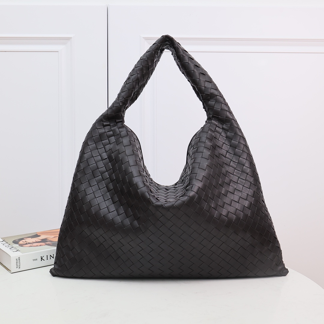 Bottega Veneta Large Hop Hobo Bag in Fondant Intrecciato leather