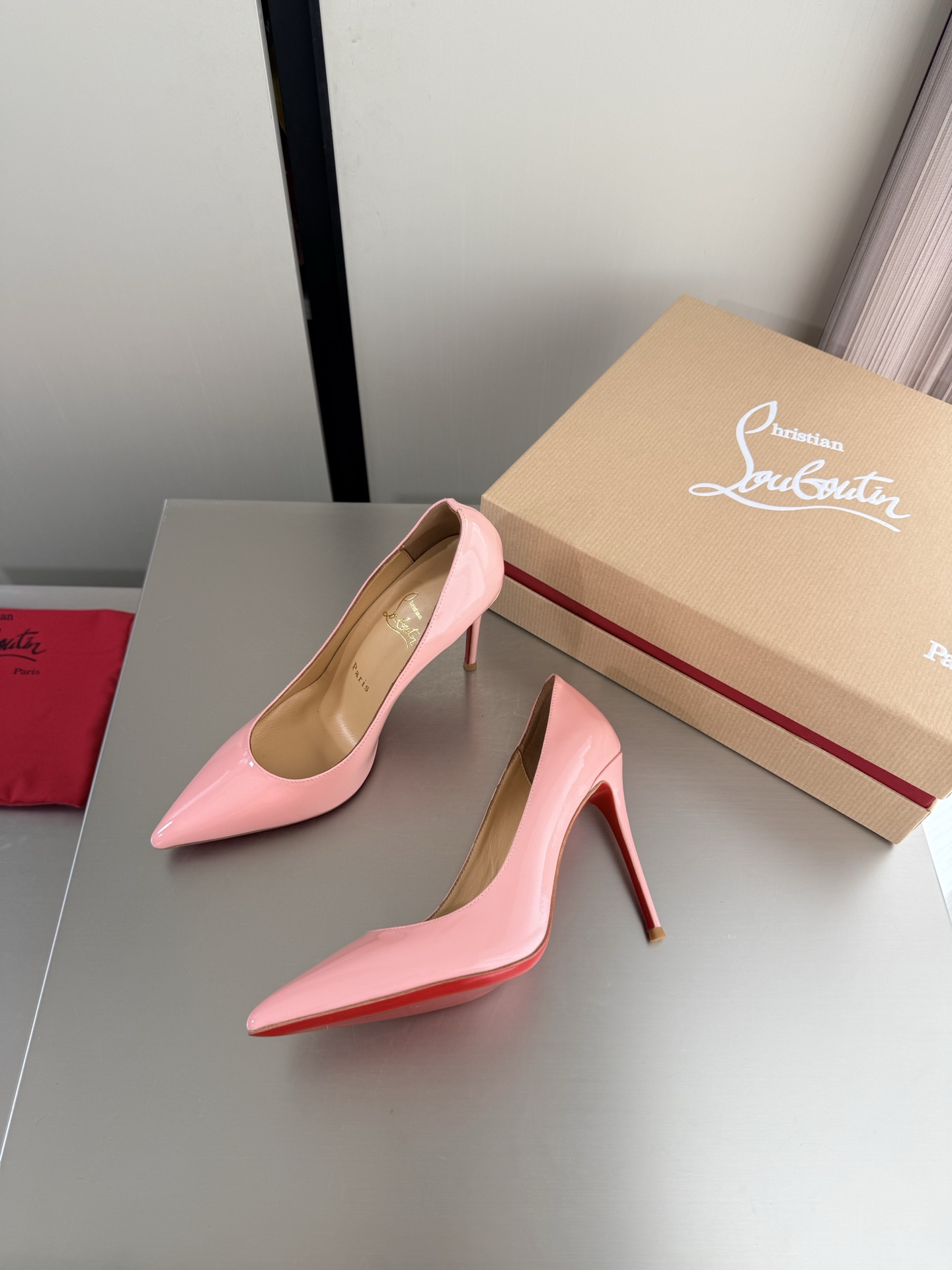 Christian Louboutin shiny leather Pump