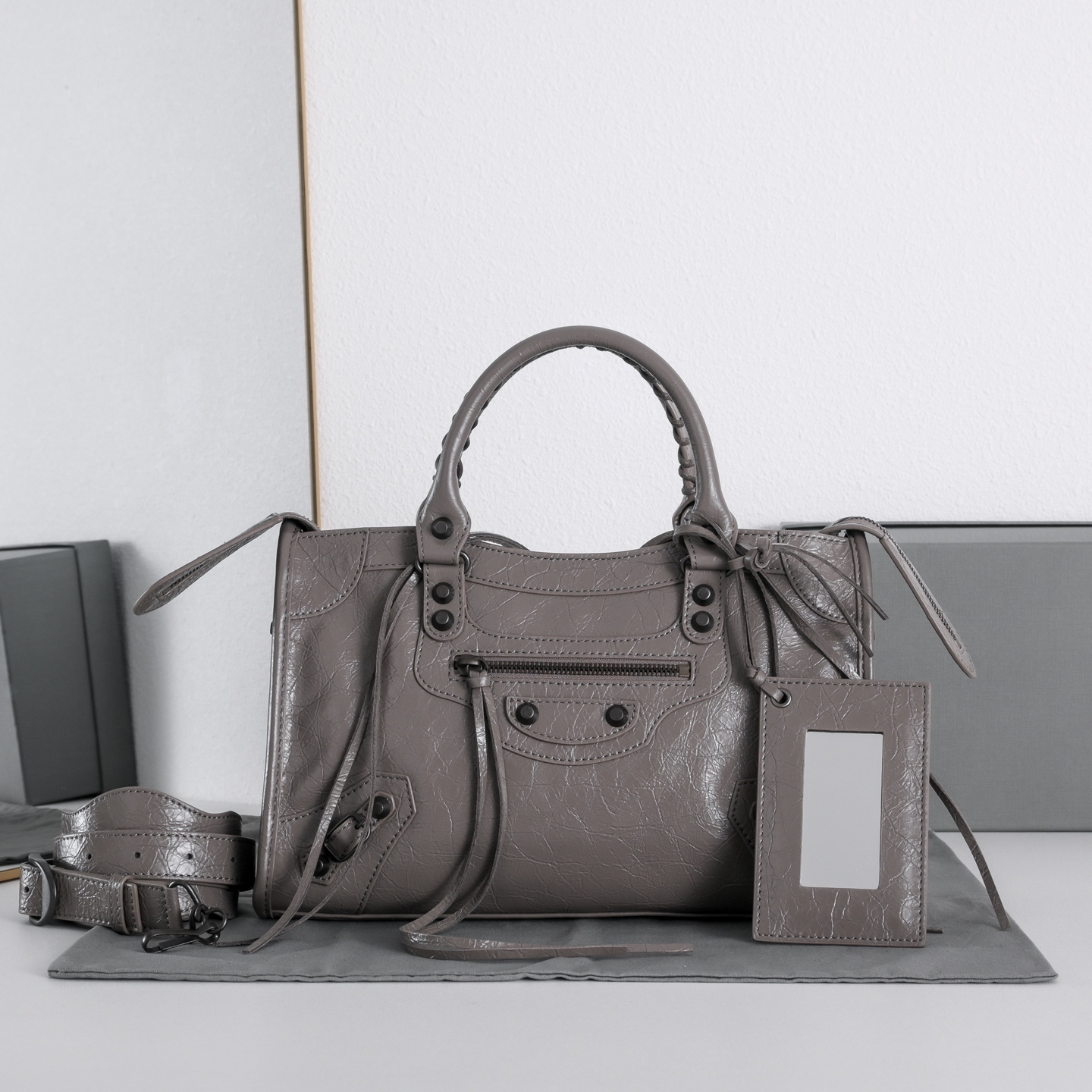 𝐁alenciaga Le City Bag Small in Light Grey Lambskin
