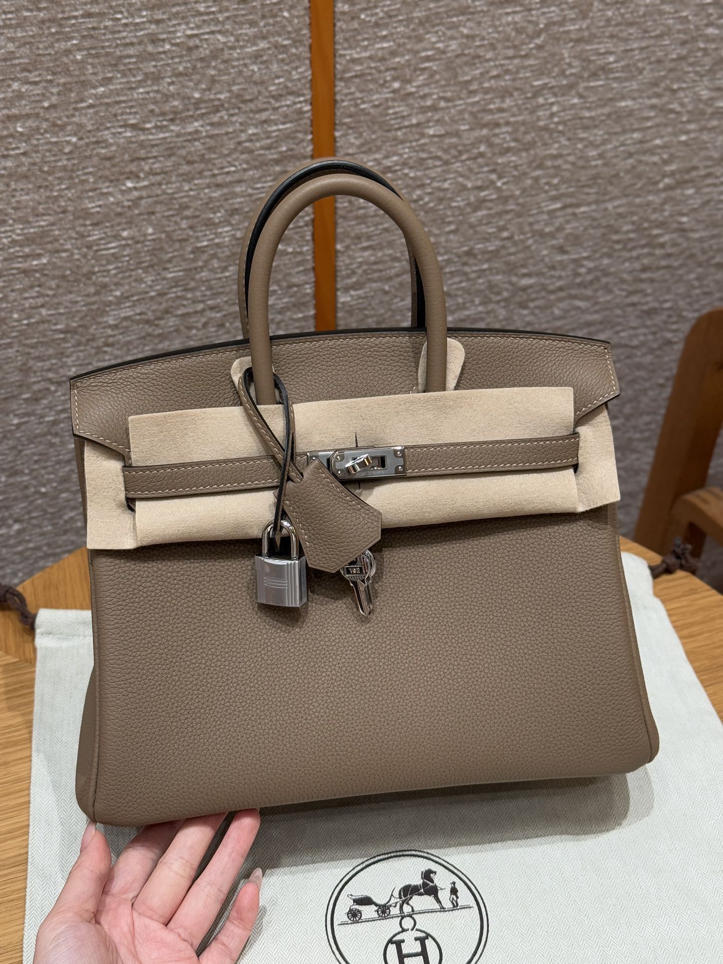 Hermes Beige de Weimar Togo Birkin 25 Bag