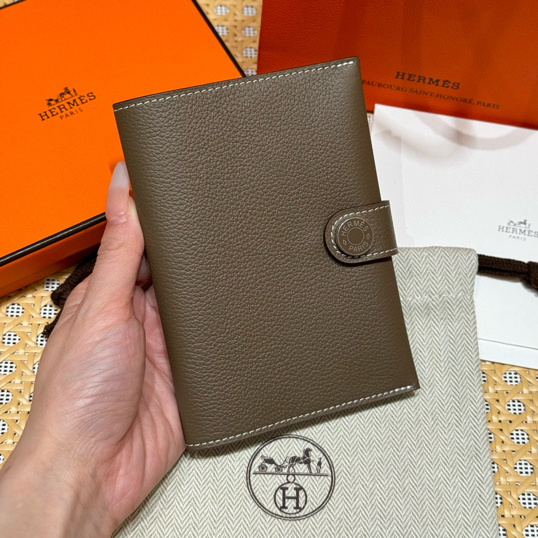 Hermes Etoupe Evercolor R.M.S Passport Holder