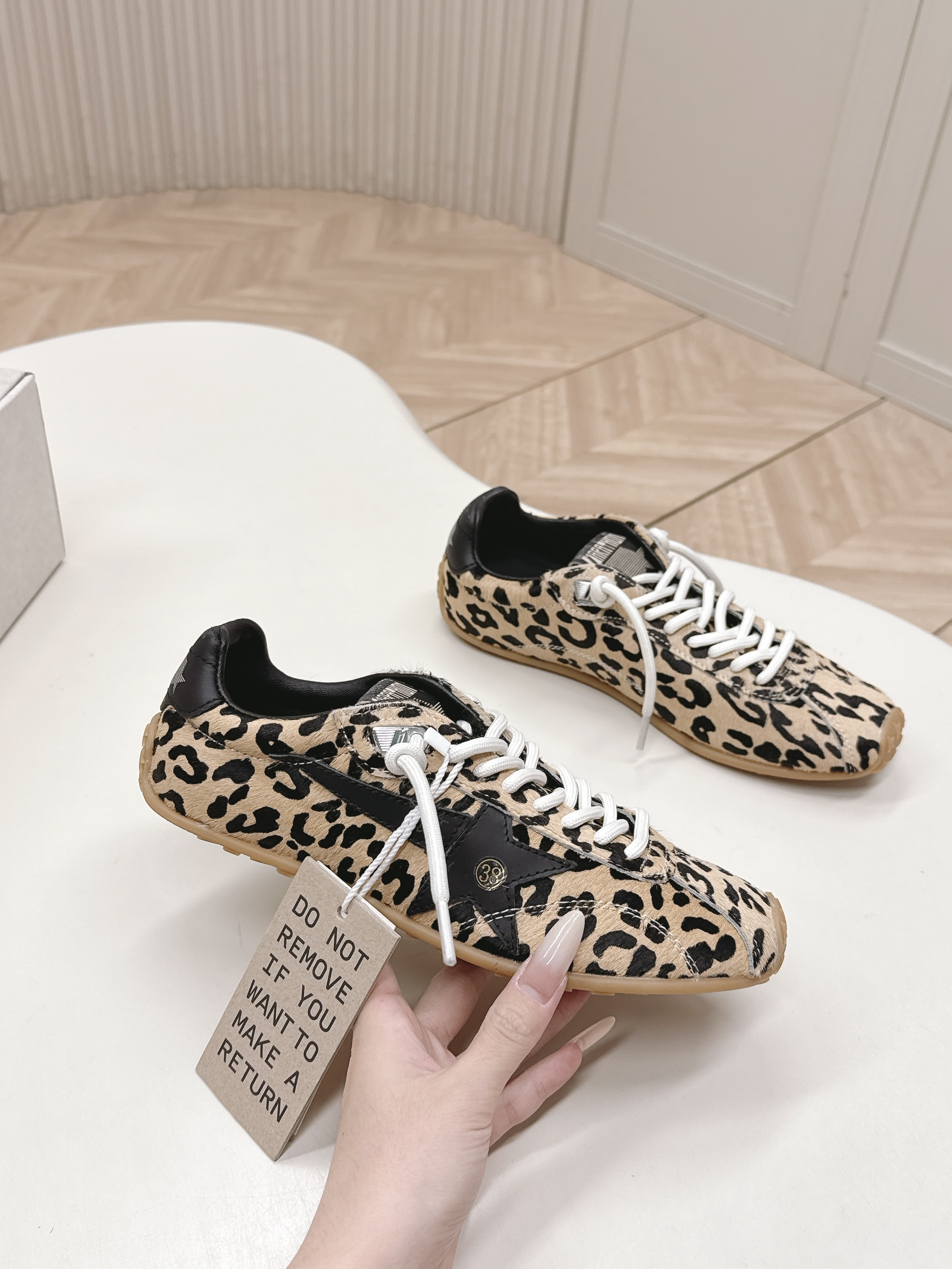 Golden Goose Unisex Super-Star Sneakers