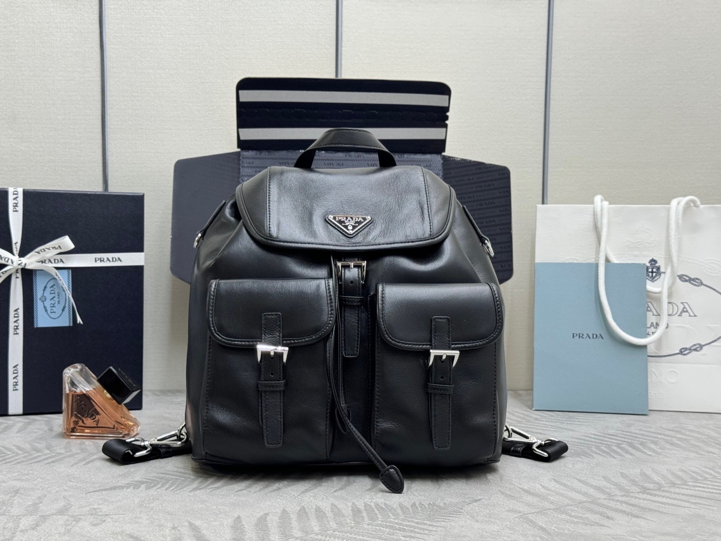 Prada Medium leather backpack-Black 1BZ811