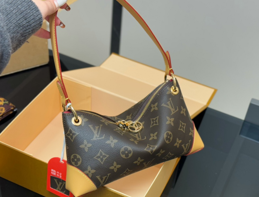 Louis Vuitton LV High End Vintage Cow Horn Bun