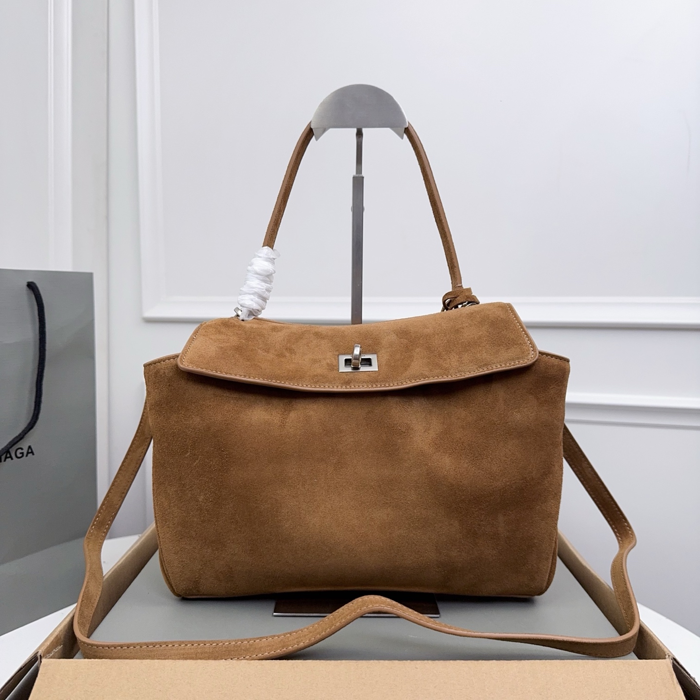 𝐁alenciaga Rodeo Small Bag in Camel