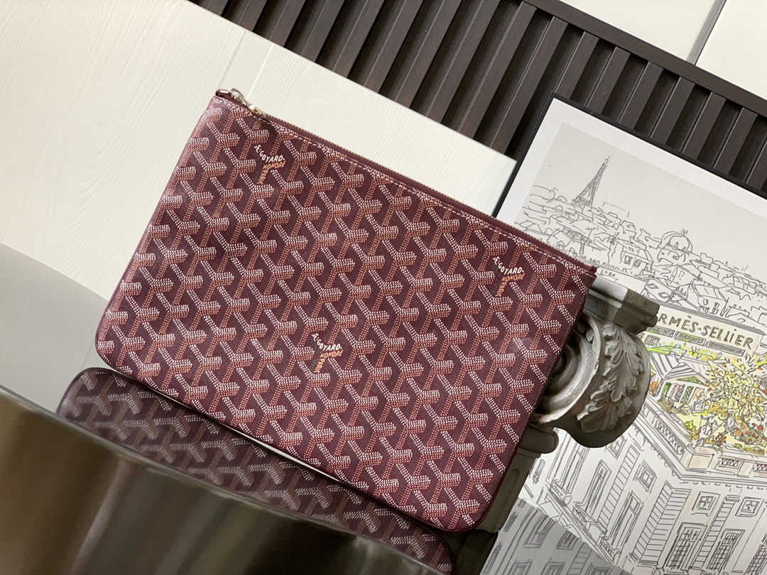 Goyard Sénat pouch in Burgundy