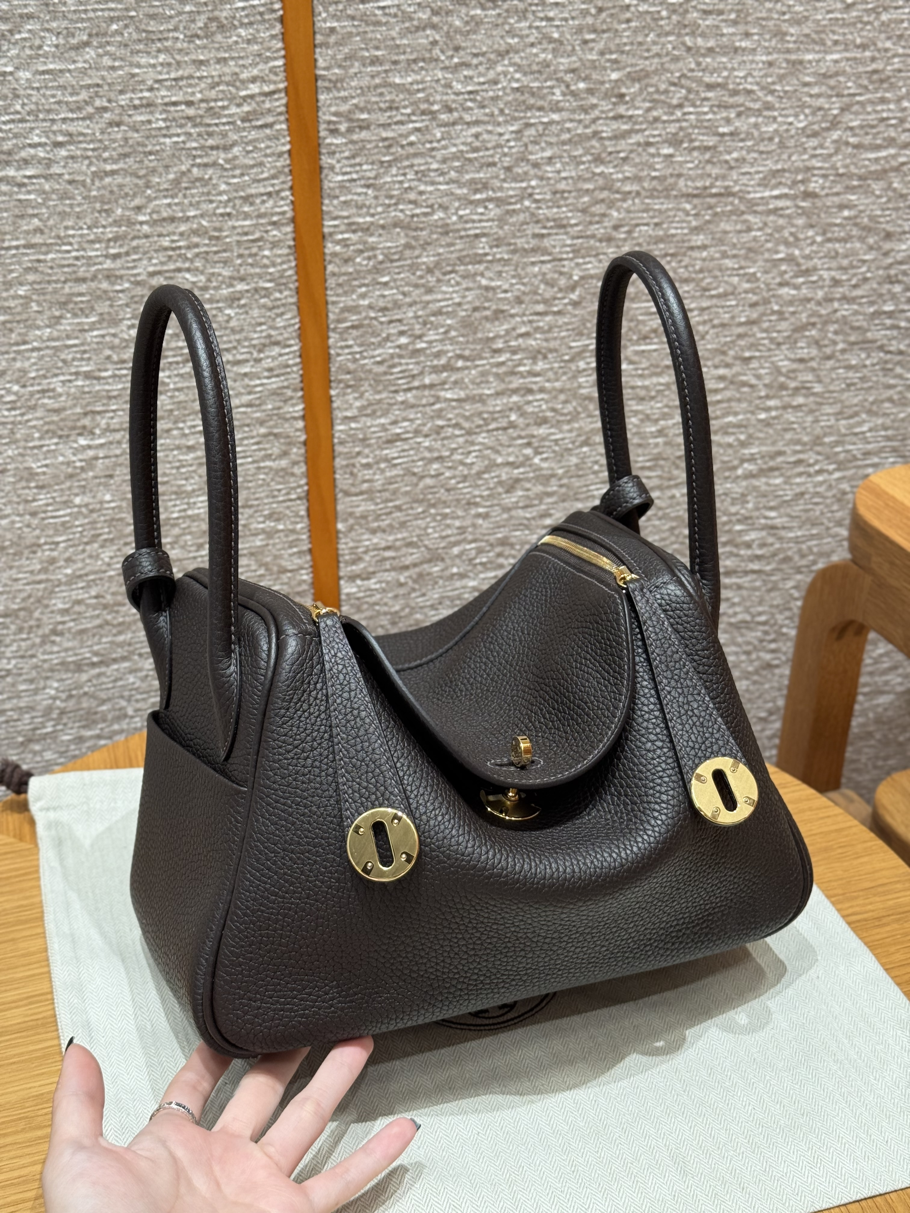 Hermes Ebene Clemence Lindy 26