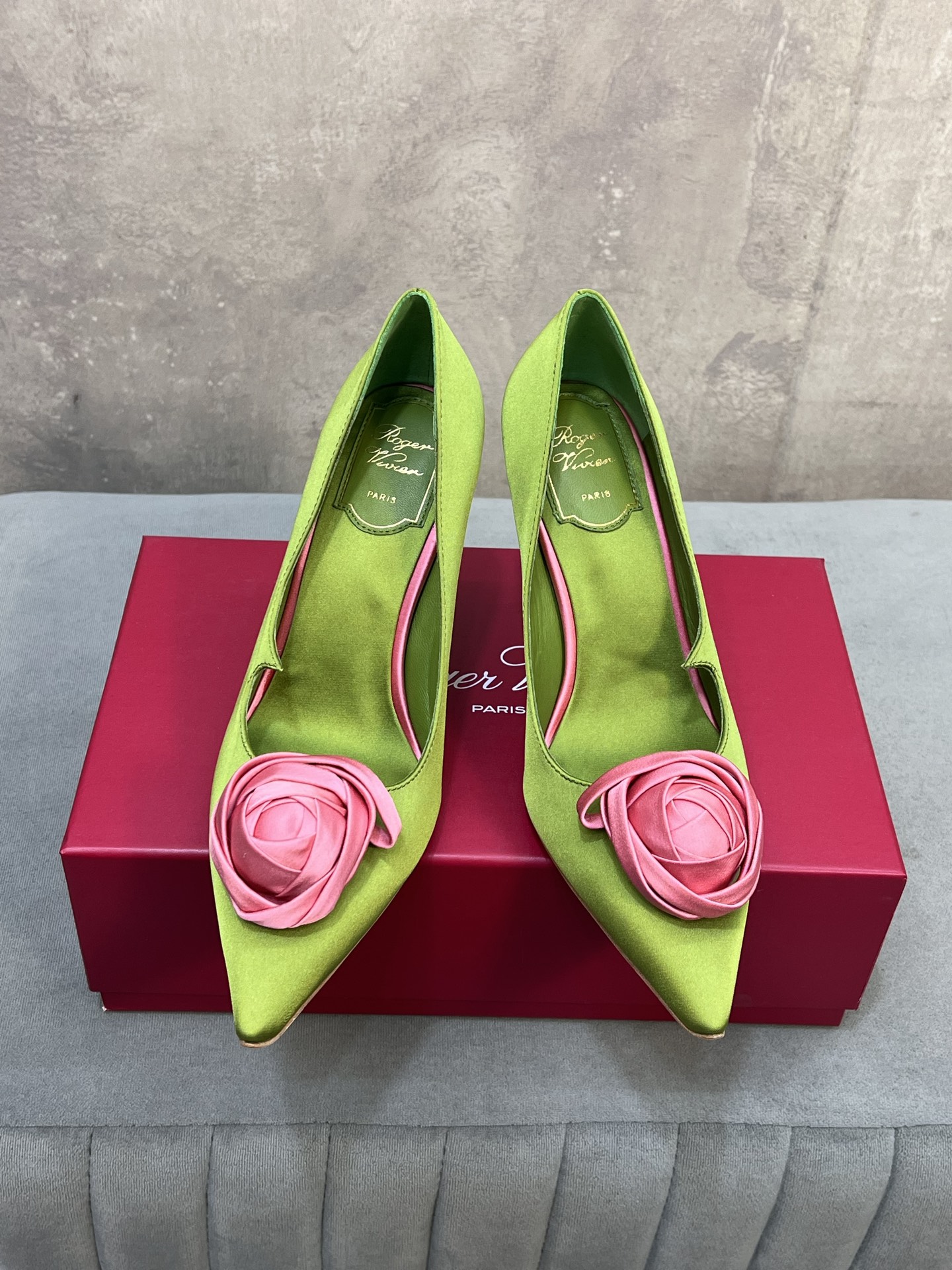 Roger Vivier Rose Vivier Lace Pump