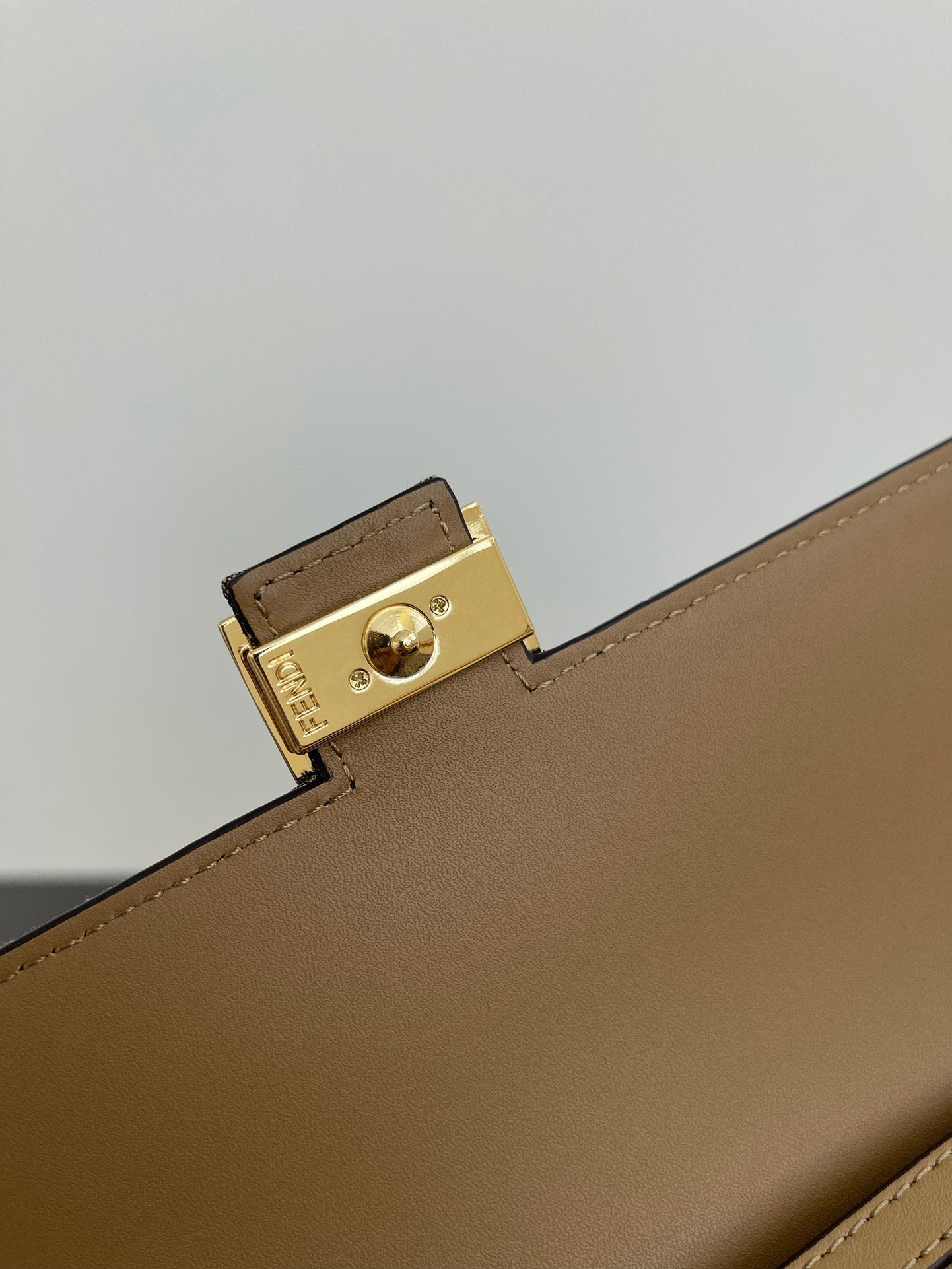 Fendi presbyopic chain hand armpit bag crossbody bag