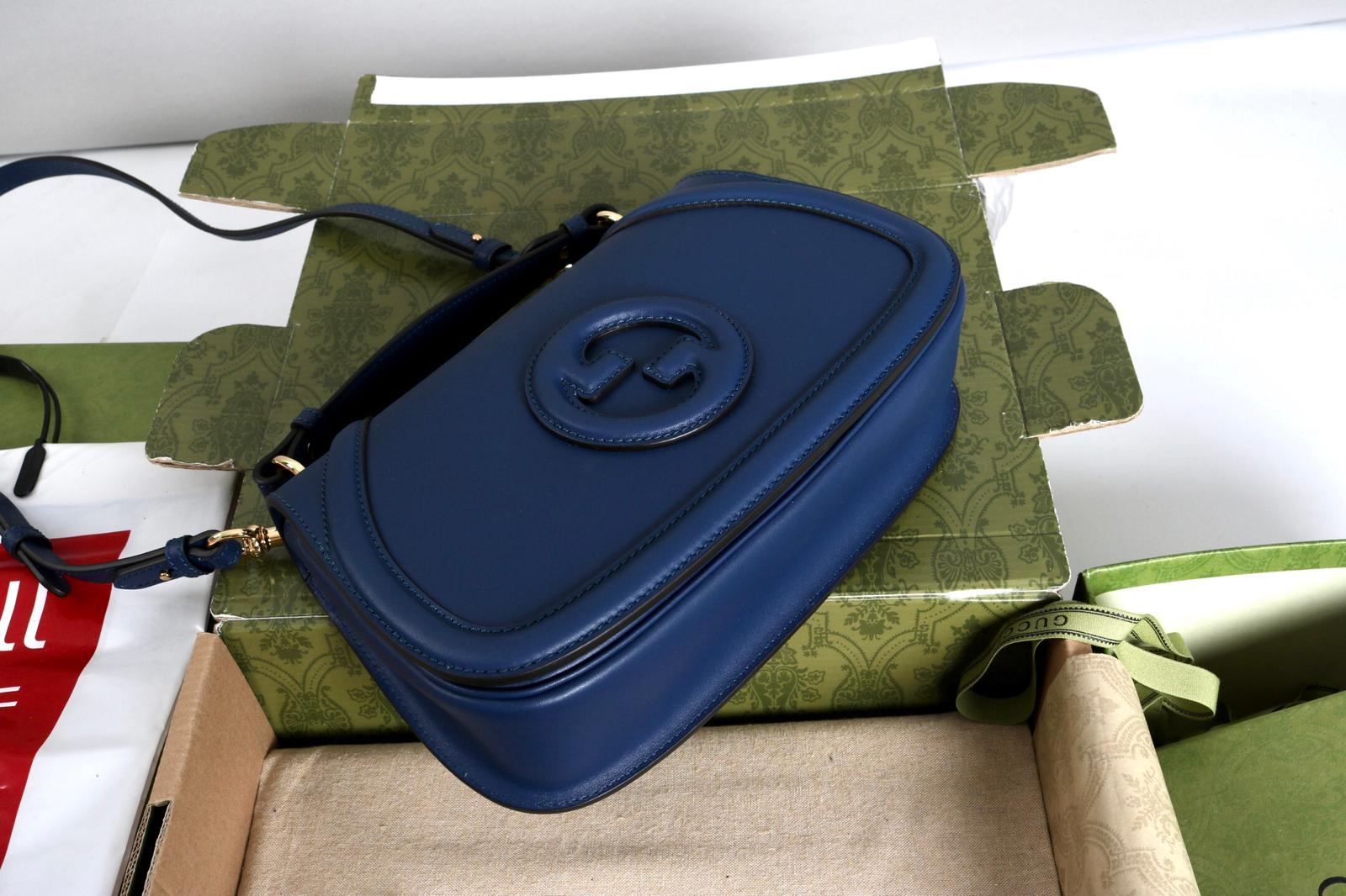 Gucci Blondie medium top handle bag