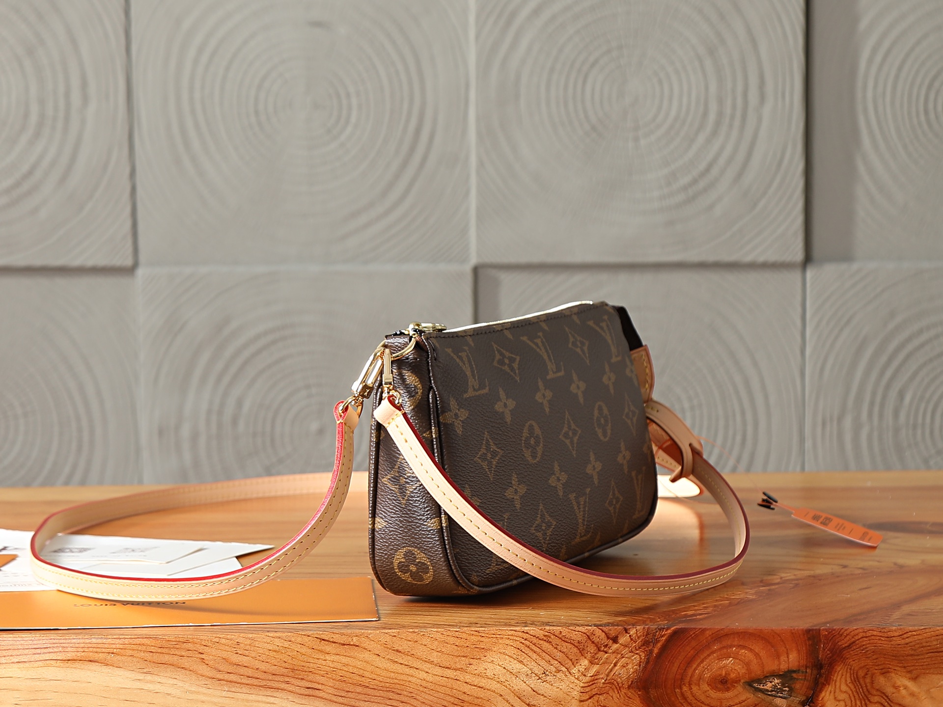 LV Louis Vuitton Pochette Accessories M40712