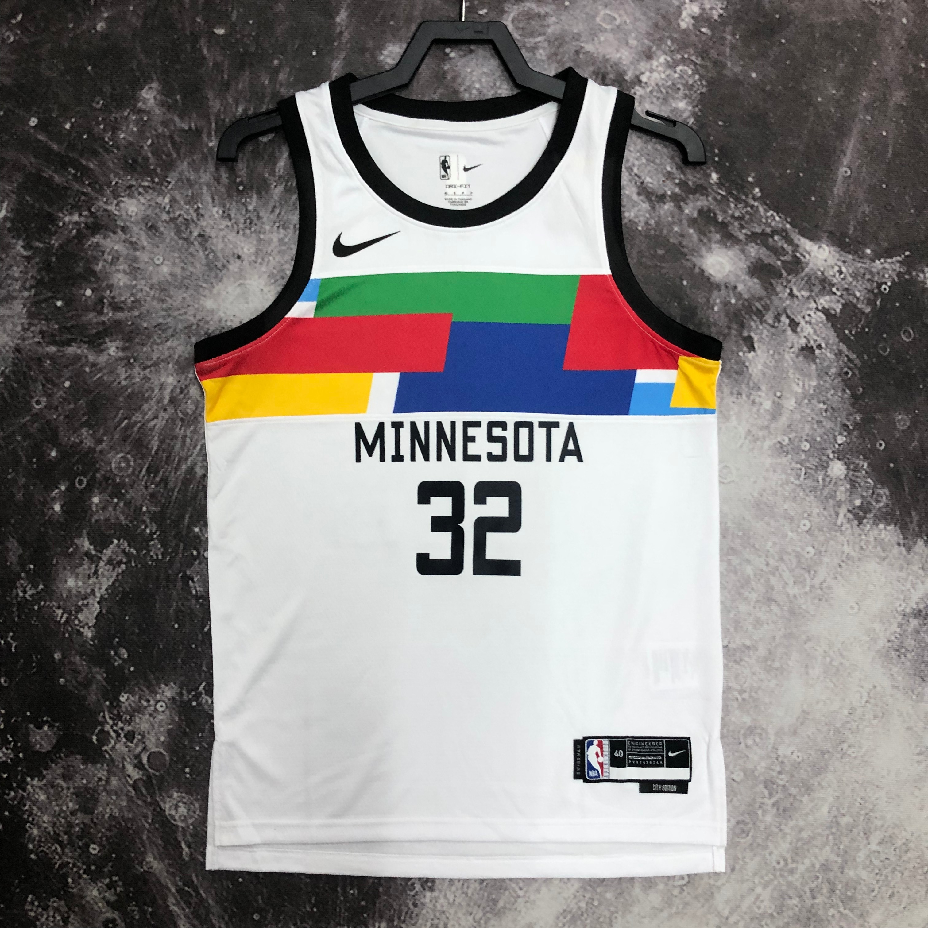 23 SEASON MINNESOTA TIMBERWOLVES CITY VERSION  NO.32 TOWNS