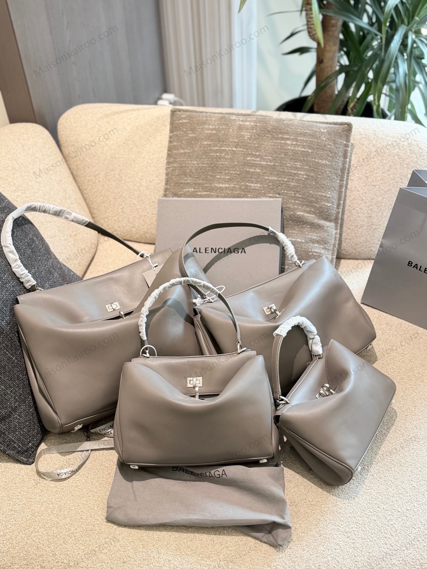 Balenciaga Rodeo Grey Slouchy Smooth Leather Silver Turn Lock Kelly Tote Top Handle Bag - KAIROO