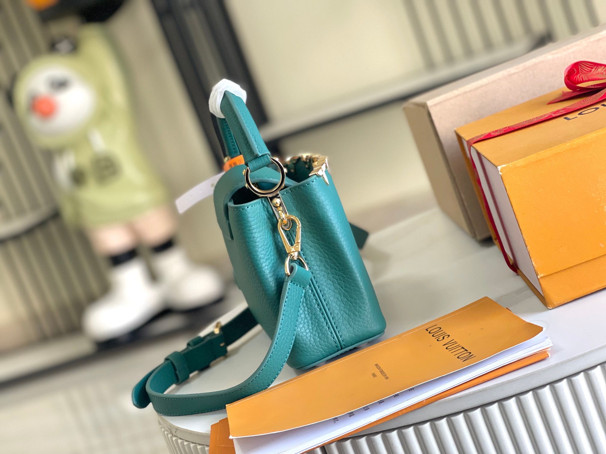 M25398  Capucines Mini in Emeraude Taurillon leather