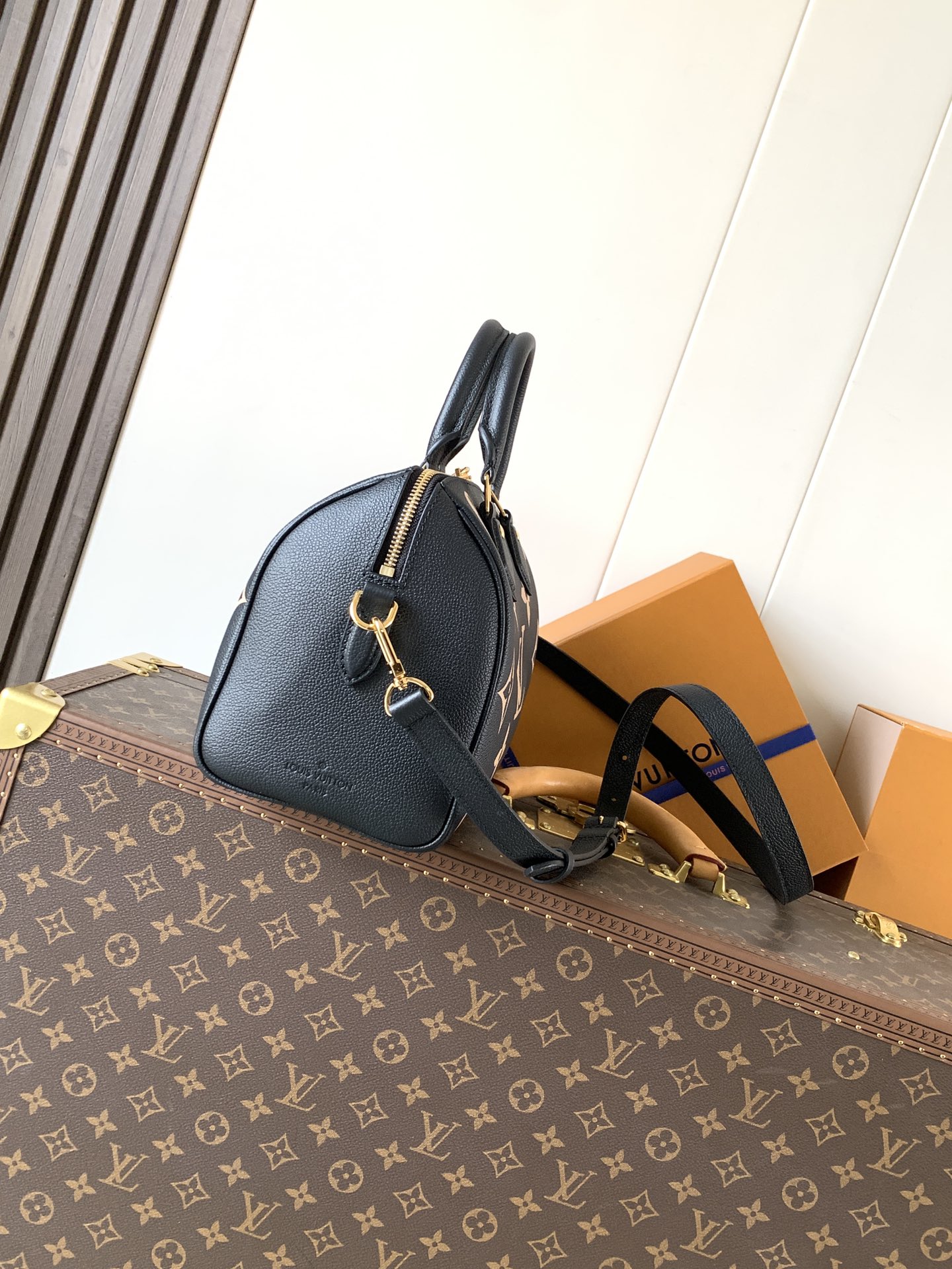 M58947 Speedy Bandouliere 25 in Black / Beige Embossed Grained leather