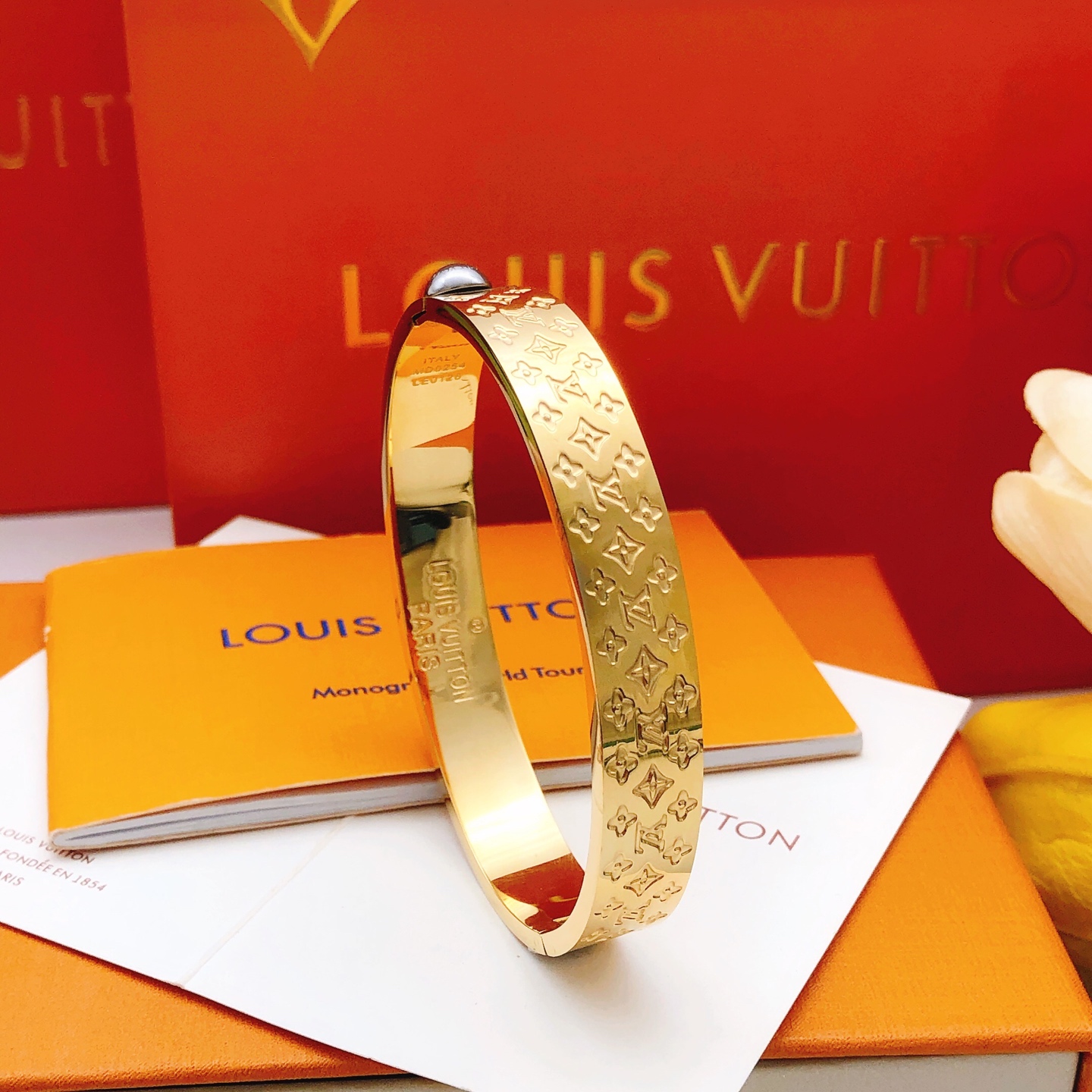 LV Women's fashion bracelet