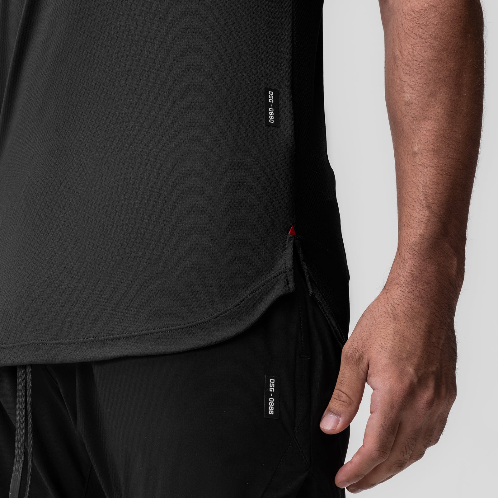 0660. AeroSilver Established Tee - Black 