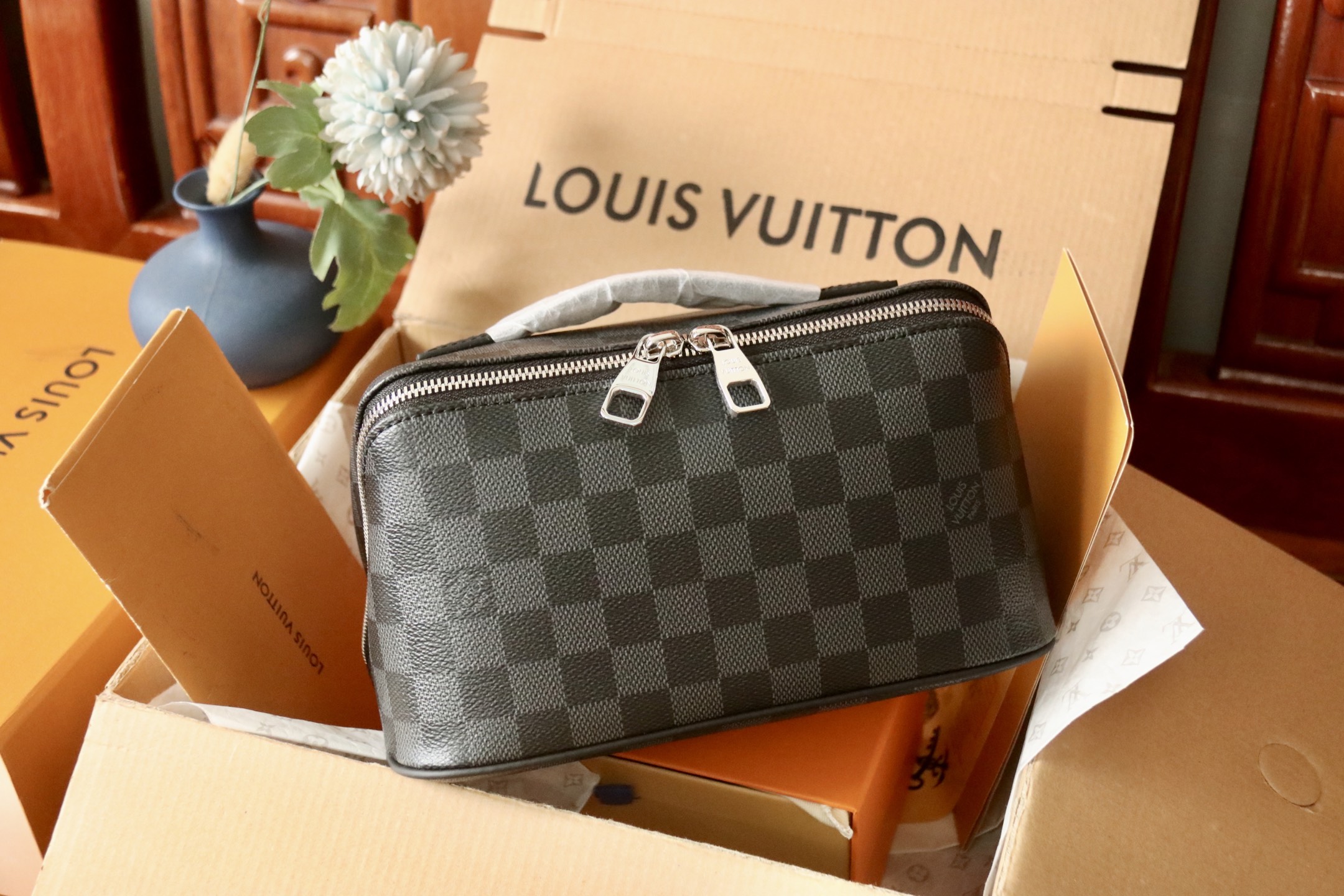 M11508 Toiletry Bag in Monogram Eclipse canvas