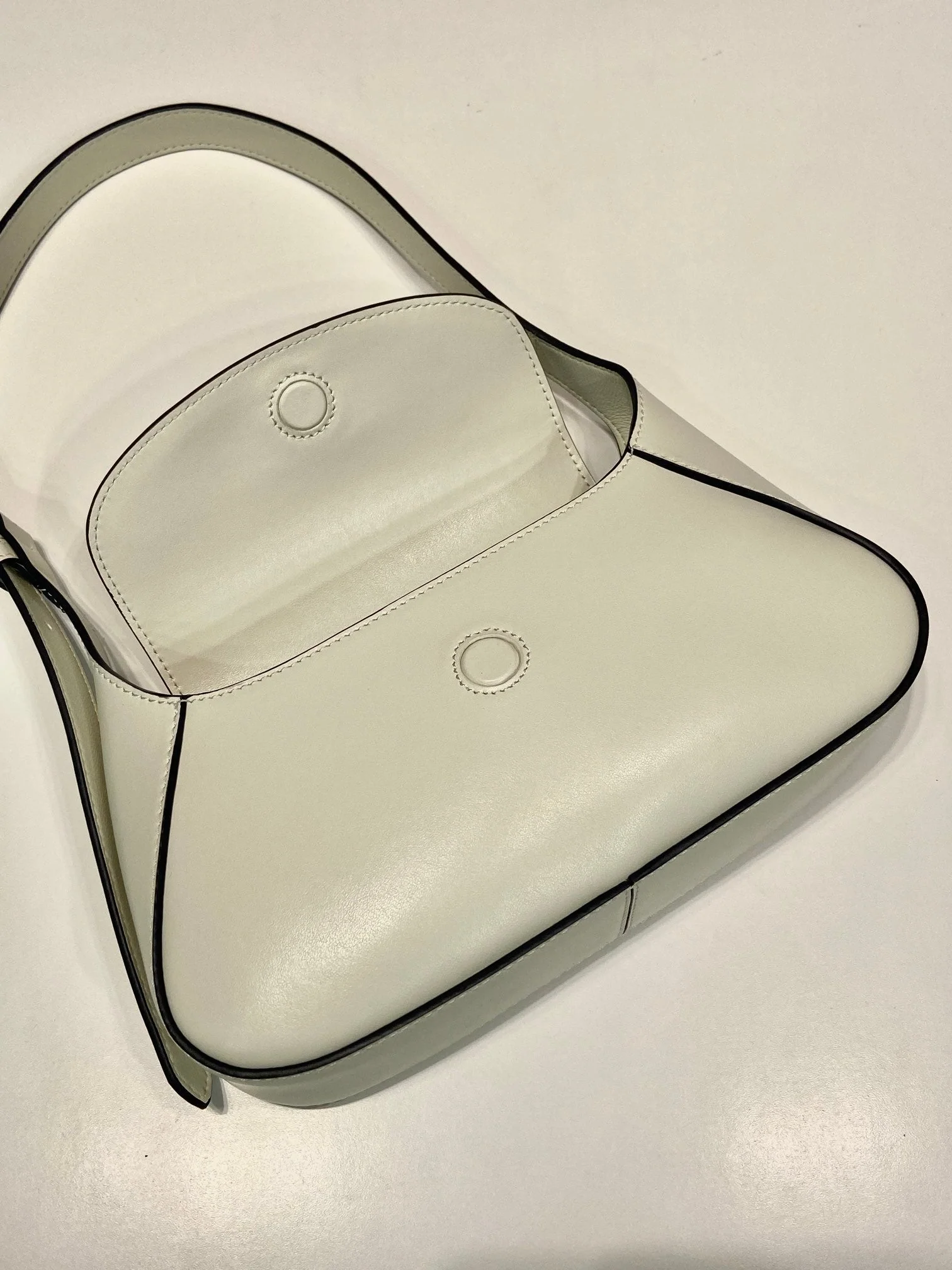 Prada FLAP BAG 25 IN WHITE SMOOTH CALFSKIN TRIANGLE LOGO