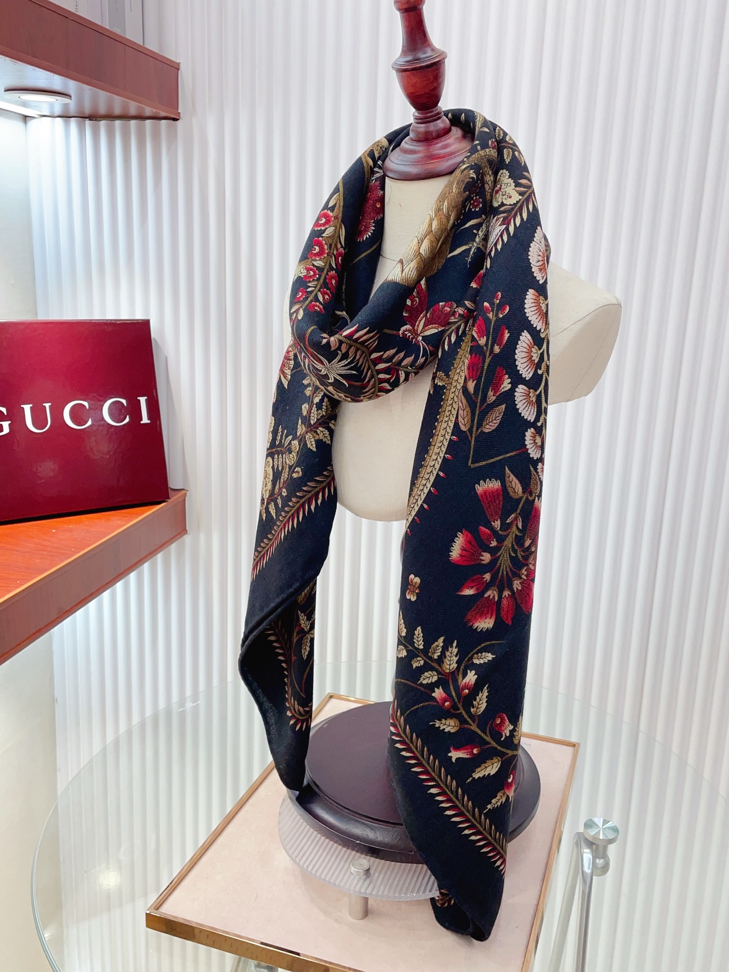 Gucci Shawl 140cm