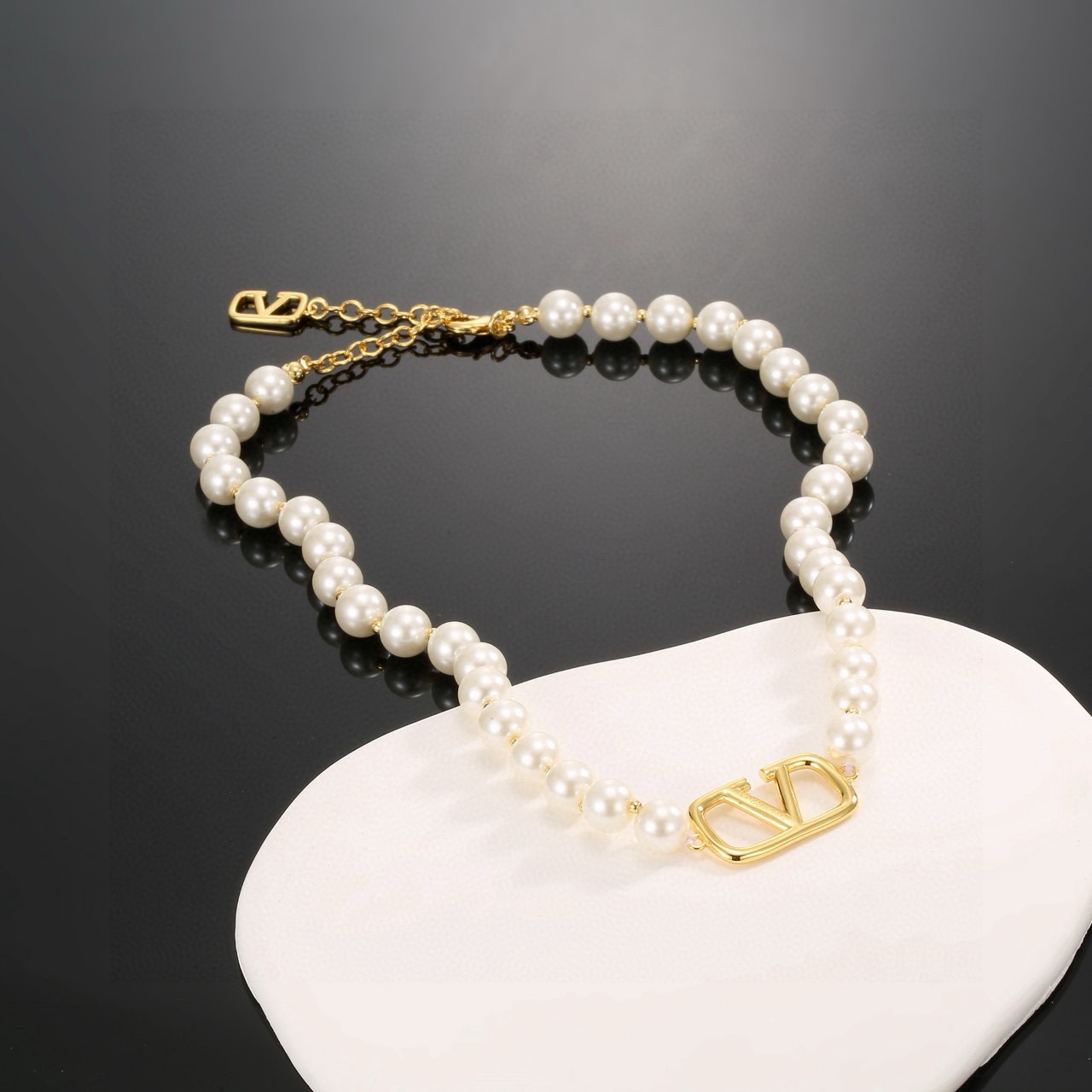 Valentino Garavani Gold VLogo Signature Strand Choker Cream Pearl Necklaces - KAIROO