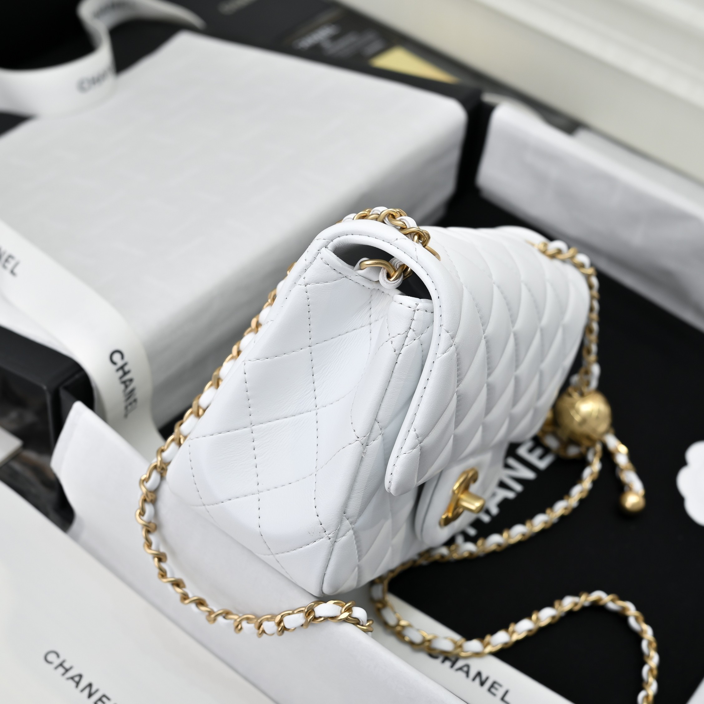 Chanel Mini Flap Crossbody Bag in White Lambskin AS1786