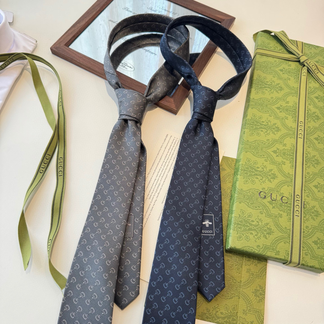 Gucci GG Jacquard Silk Tie - Essential Business Accessory - KAIROO