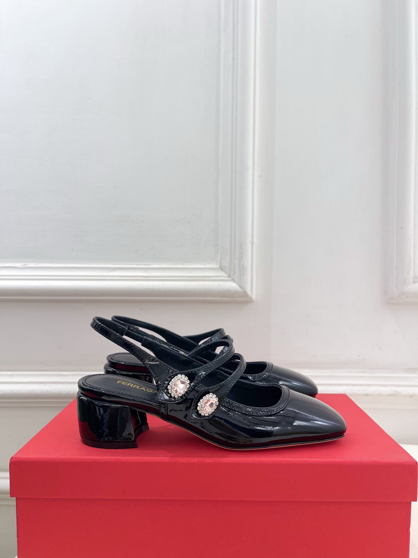 Ferragamo Shiny Leather Slingback