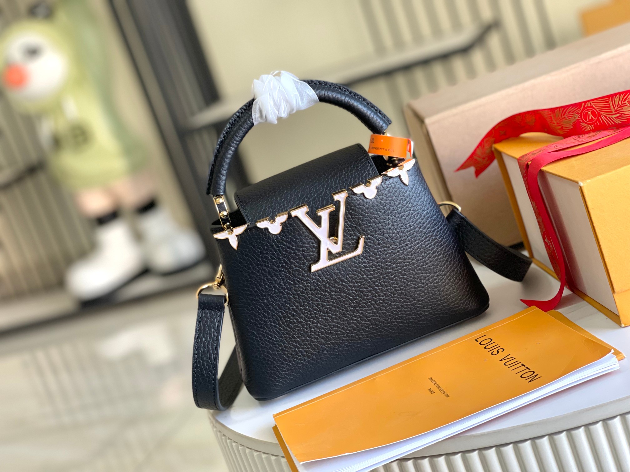 M11342 Capucines Mini in Black Taurillon leather