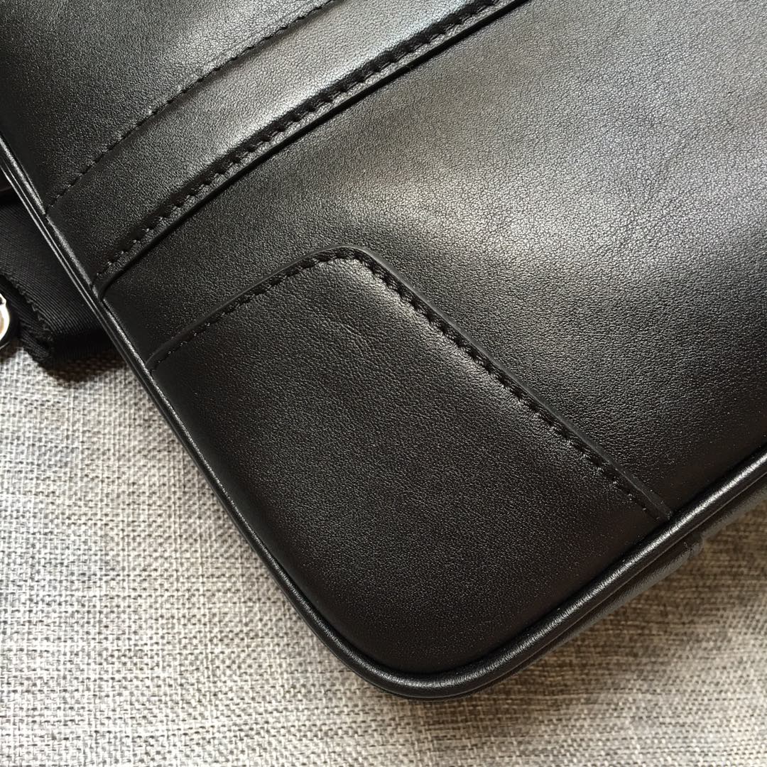 Prada Business & Travel BAG 38 IN BLACK SMOOTH CALFSKIN