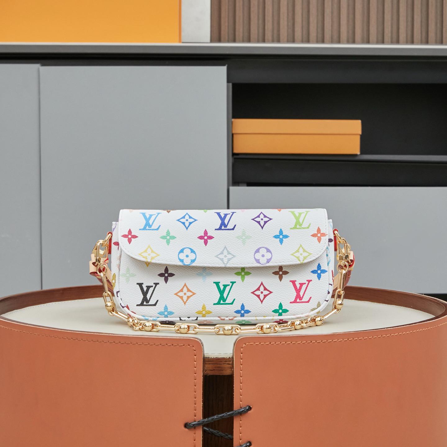 Louis Vuitton LV On Chain Monogram bag