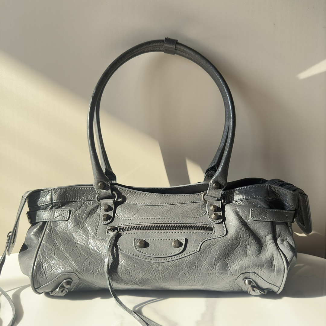𝐁alenciaga Le City Bag East-west in Grey Lambskin