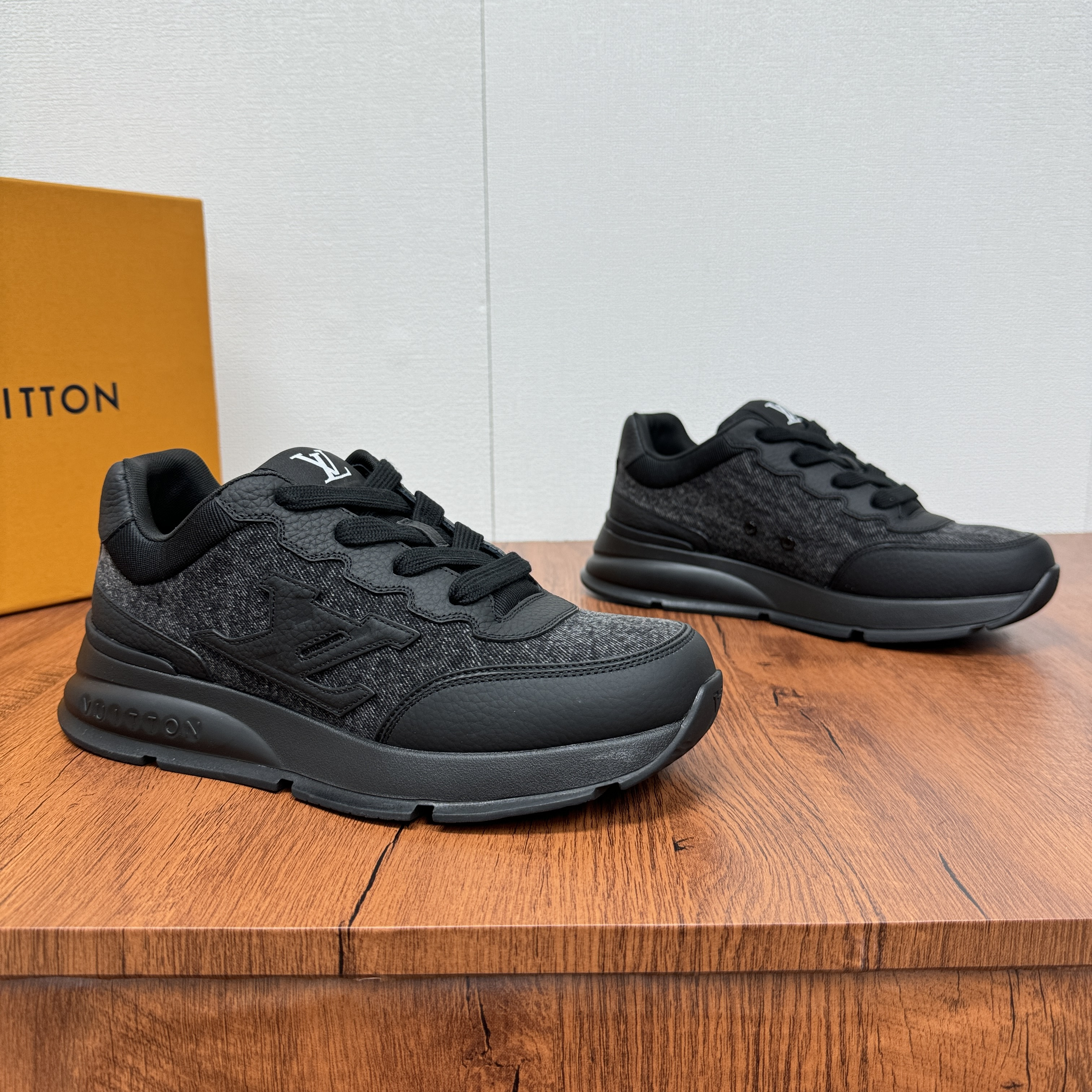 Louis Vuitton Men's LV Classic Sneaker