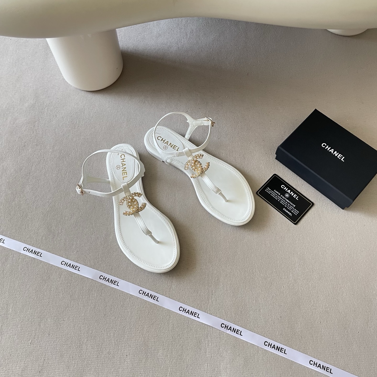 Chanel Metallic & Smooth Leather Pearl Interlocking CC Logo T-Strap Flat Thong Sandals - KAIROO