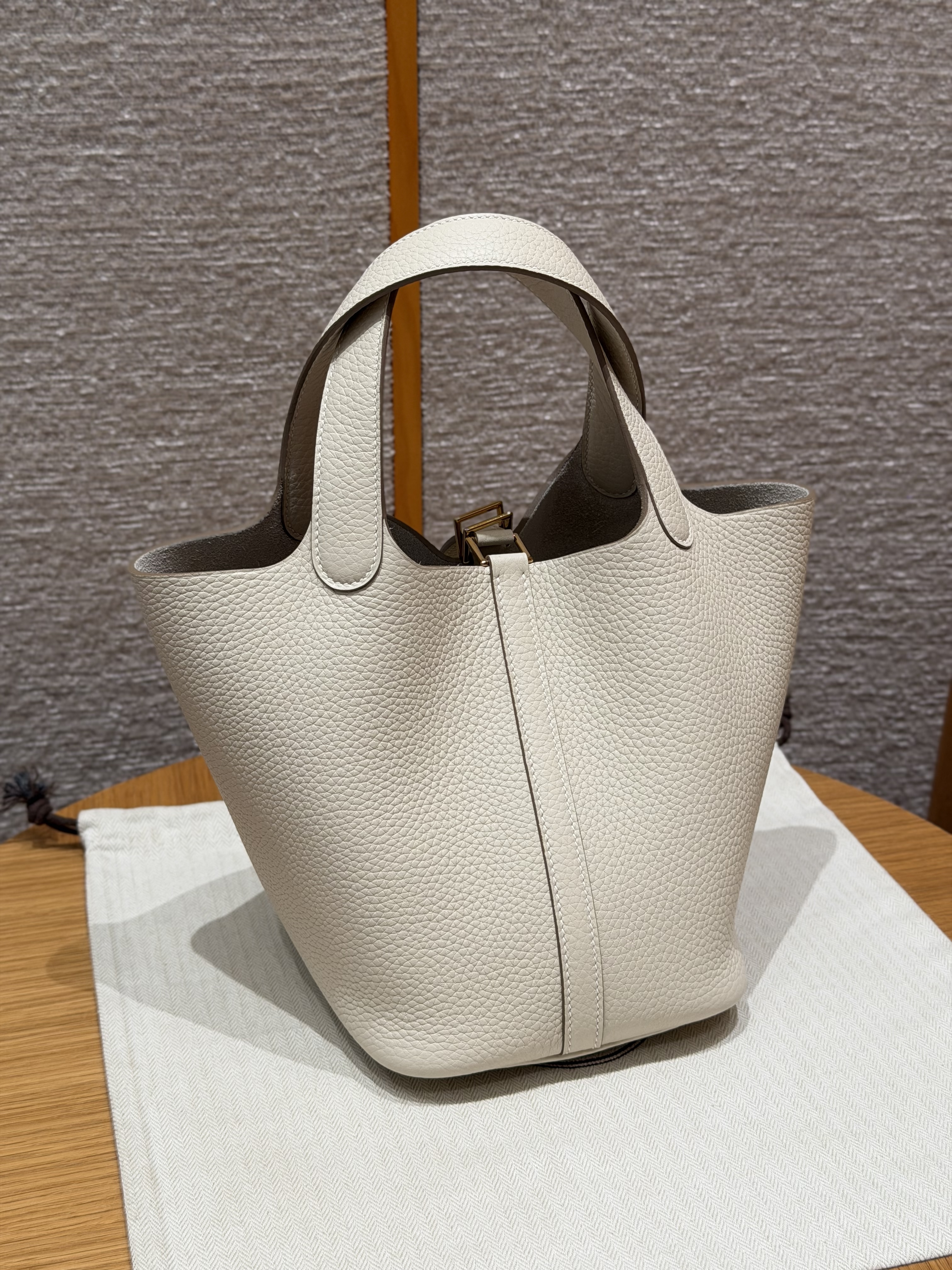 Hermes Craie Clemence Picotin 18