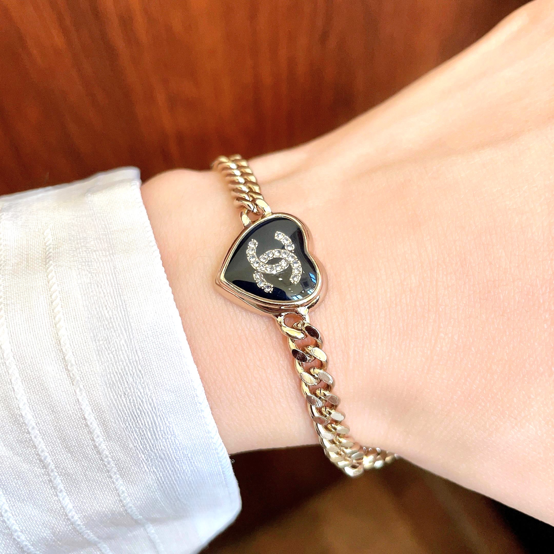 Chanel Gold-Tone Heart CC Black Enamel Cuban Link Charm Bracelet - KAIROO