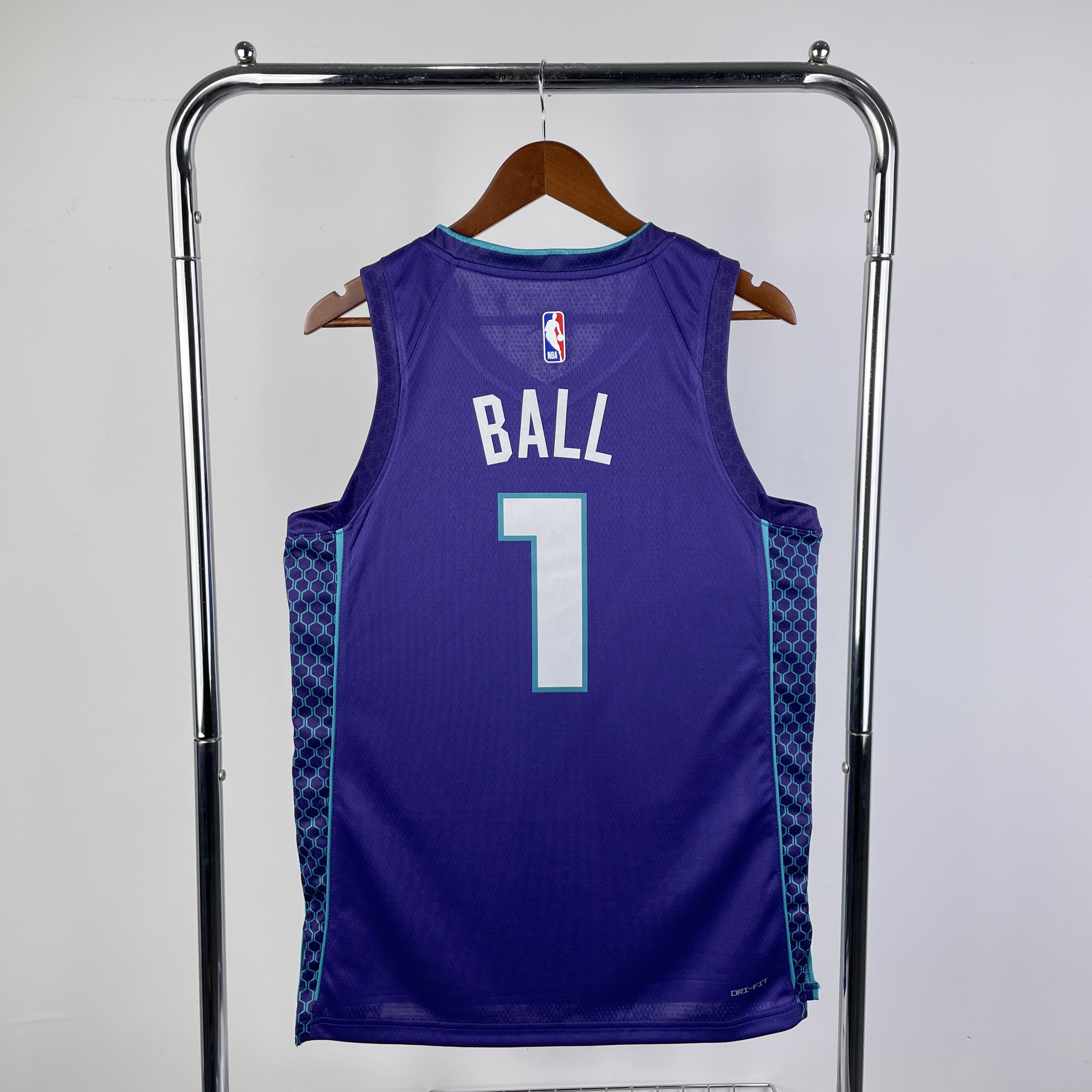 23 Season Hornets Flyer Edition No.1 Ball