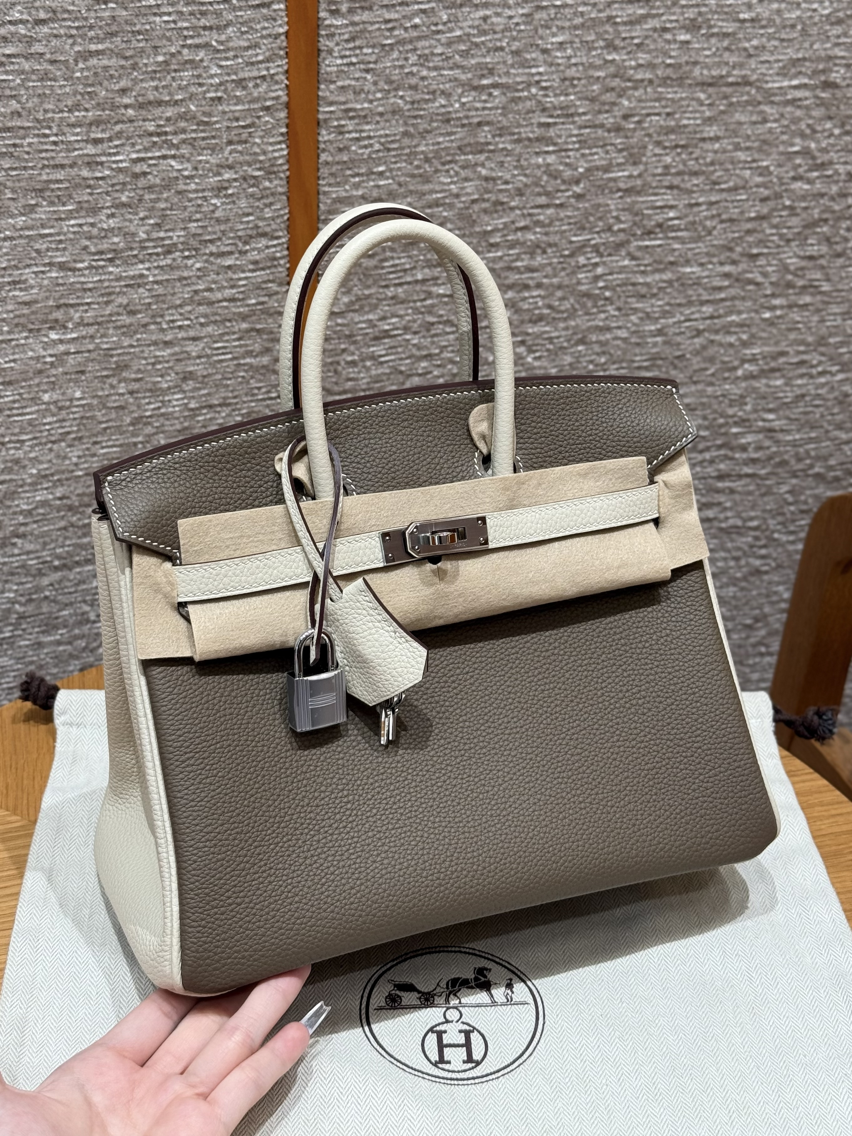 Hermes Bi-color Etoupe and Craie Togo Birkin 25 Bag
