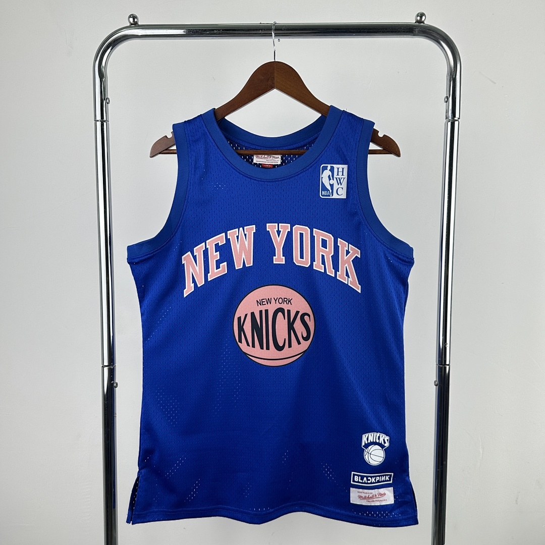 Blackpink collaborates with the Knicks S-XXL