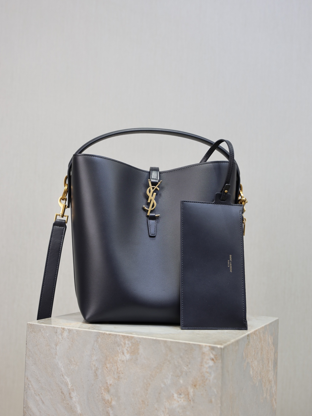 Saint Laurent LE 37 Large Bucket Bag in Black Shiny leather 742828